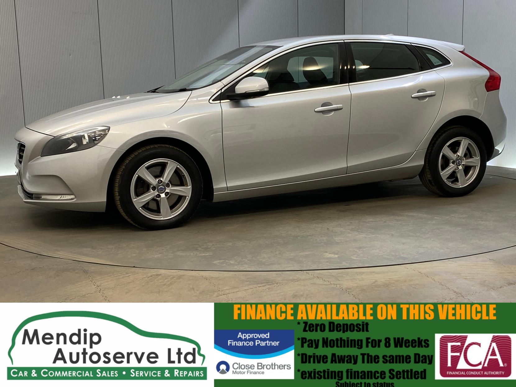 Volvo V40 2.0 D2 SE Nav Hatchback 5dr Diesel Auto Euro 6 (s/s) (120 ps)