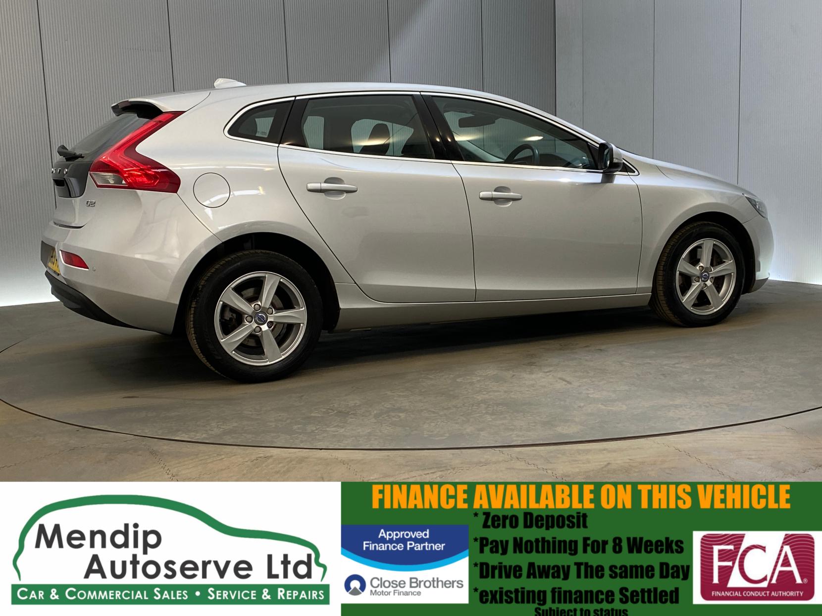 Volvo V40 2.0 D2 SE Nav Hatchback 5dr Diesel Auto Euro 6 (s/s) (120 ps)