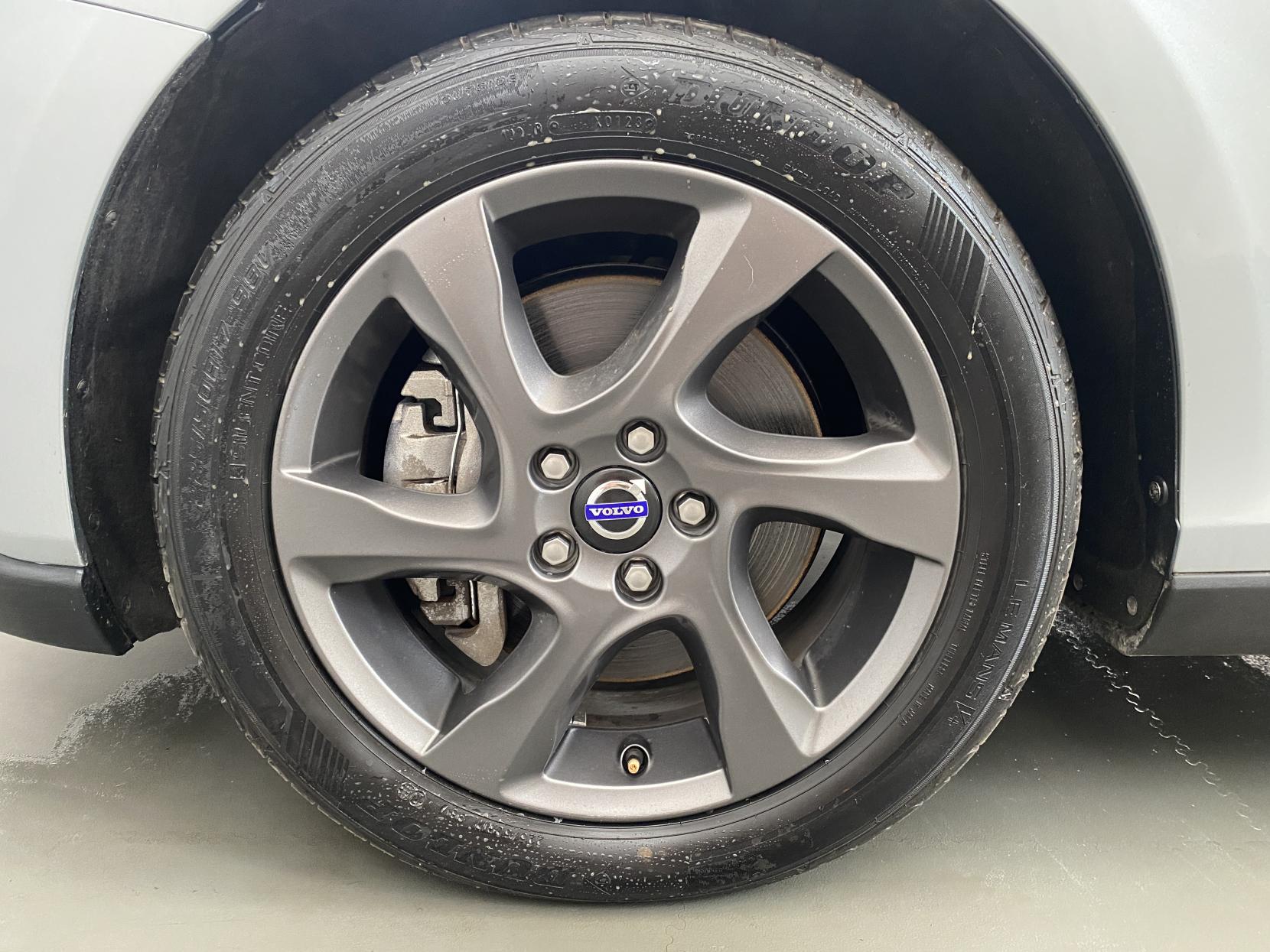 Volvo V40 Cross Country 2.0 T5 Lux Nav Hatchback 5dr Petrol Geartronic AWD Euro 6 (s/s) (245 ps)