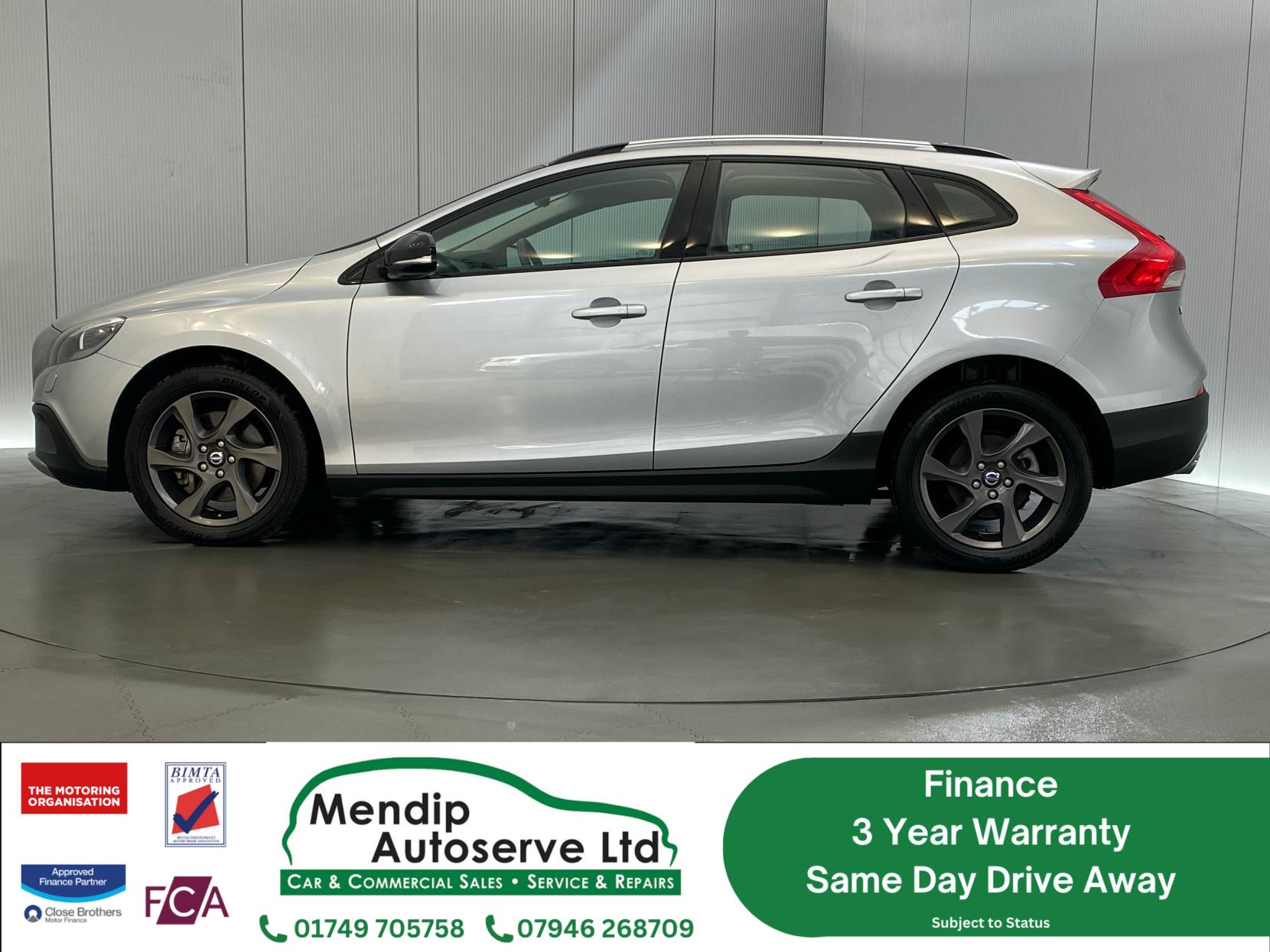 Volvo V40 Cross Country 2.0 T5 Lux Nav Hatchback 5dr Petrol Geartronic AWD Euro 6 (s/s) (245 ps)