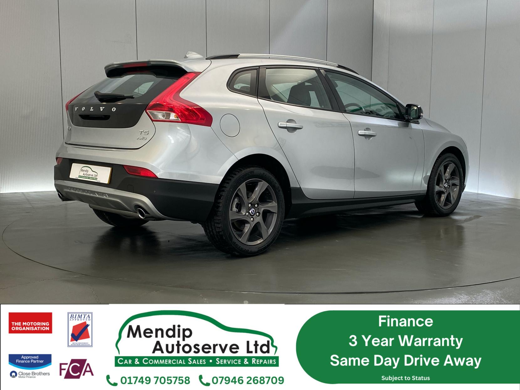 Volvo V40 Cross Country 2.0 T5 Lux Nav Hatchback 5dr Petrol Geartronic AWD Euro 6 (s/s) (245 ps)