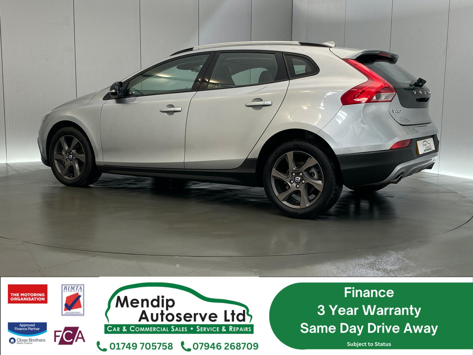 Volvo V40 Cross Country 2.0 T5 Lux Nav Hatchback 5dr Petrol Geartronic AWD Euro 6 (s/s) (245 ps)