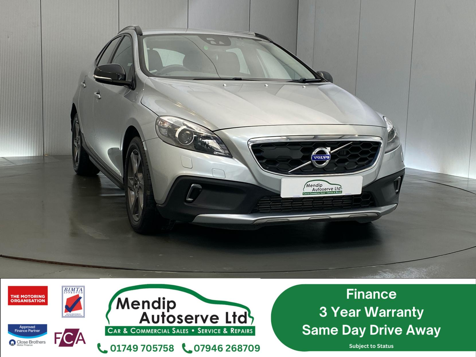 Volvo V40 Cross Country 2.0 T5 Lux Nav Hatchback 5dr Petrol Geartronic AWD Euro 6 (s/s) (245 ps)