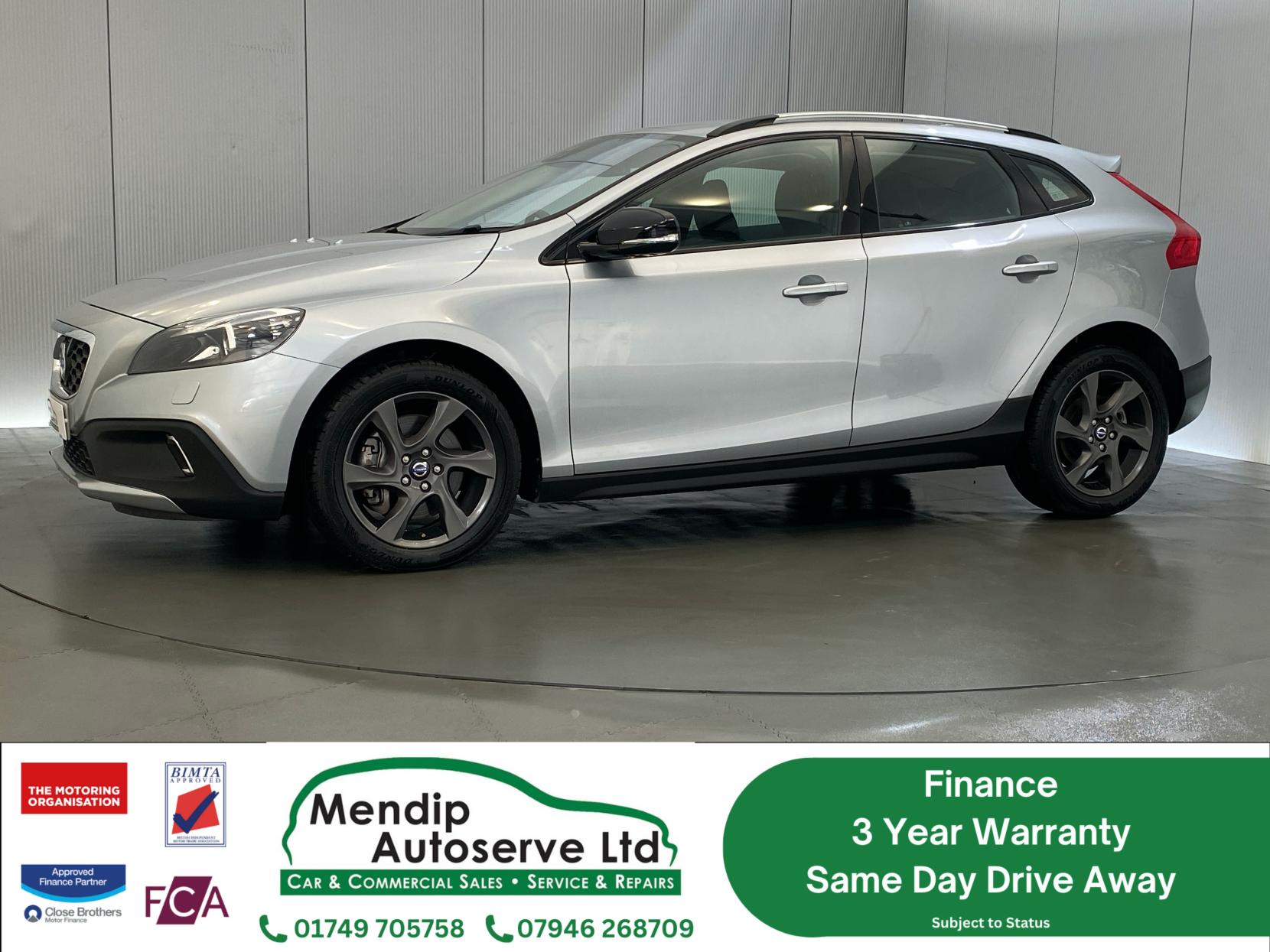 Volvo V40 Cross Country 2.0 T5 Lux Nav Hatchback 5dr Petrol Geartronic AWD Euro 6 (s/s) (245 ps)