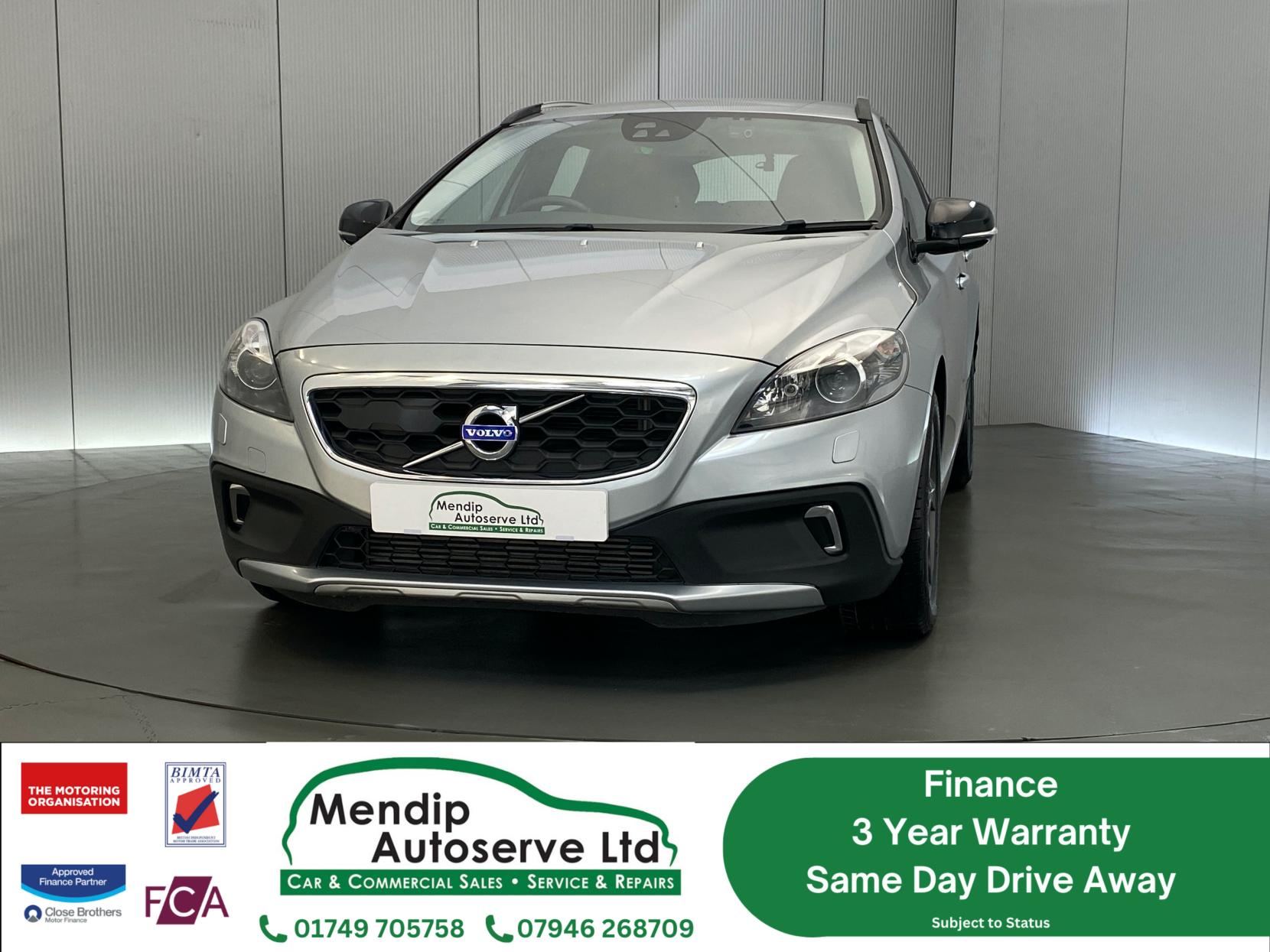 Volvo V40 Cross Country 2.0 T5 Lux Nav Hatchback 5dr Petrol Geartronic AWD Euro 6 (s/s) (245 ps)