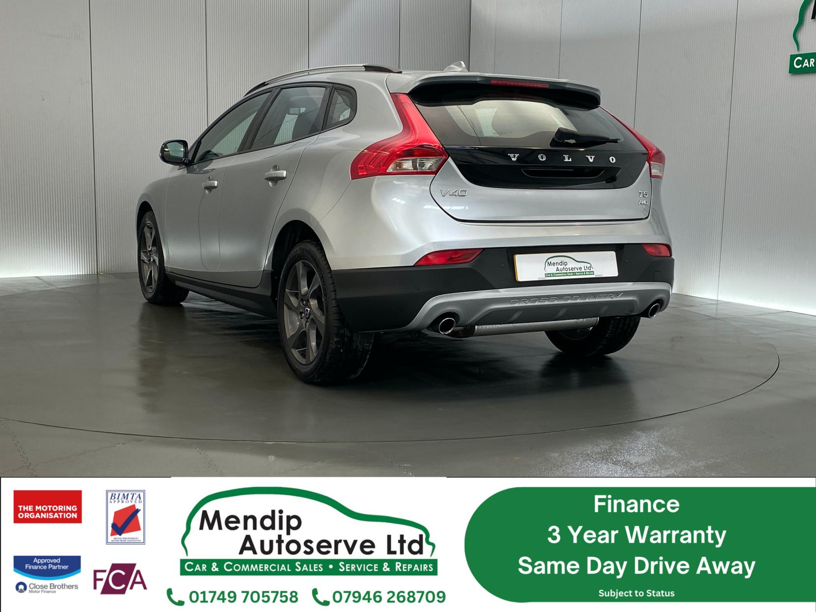 Volvo V40 Cross Country 2.0 T5 Lux Nav Hatchback 5dr Petrol Geartronic AWD Euro 6 (s/s) (245 ps)