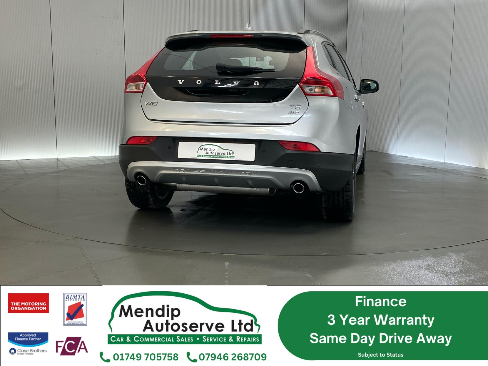 Volvo V40 Cross Country 2.0 T5 Lux Nav Hatchback 5dr Petrol Geartronic AWD Euro 6 (s/s) (245 ps)