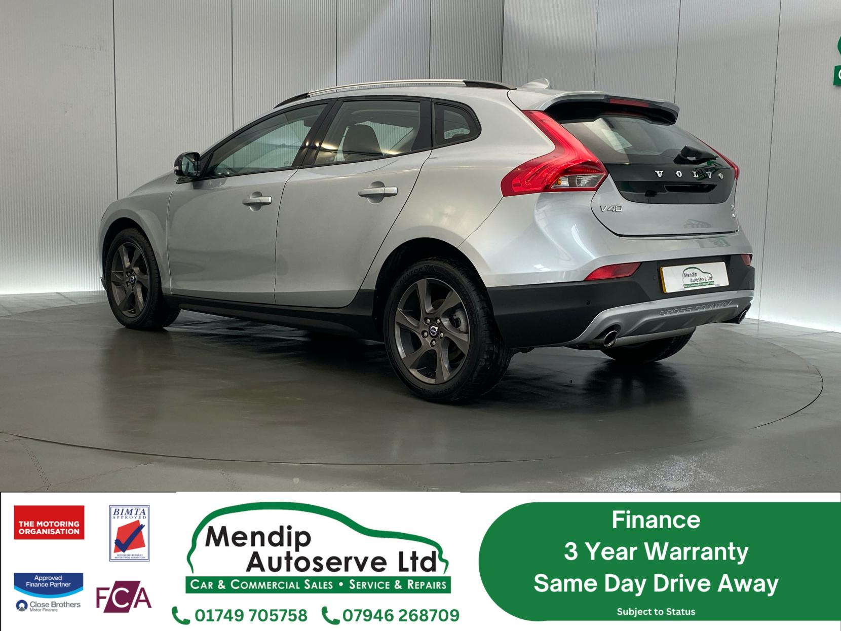 Volvo V40 Cross Country 2.0 T5 Lux Nav Hatchback 5dr Petrol Geartronic AWD Euro 6 (s/s) (245 ps)