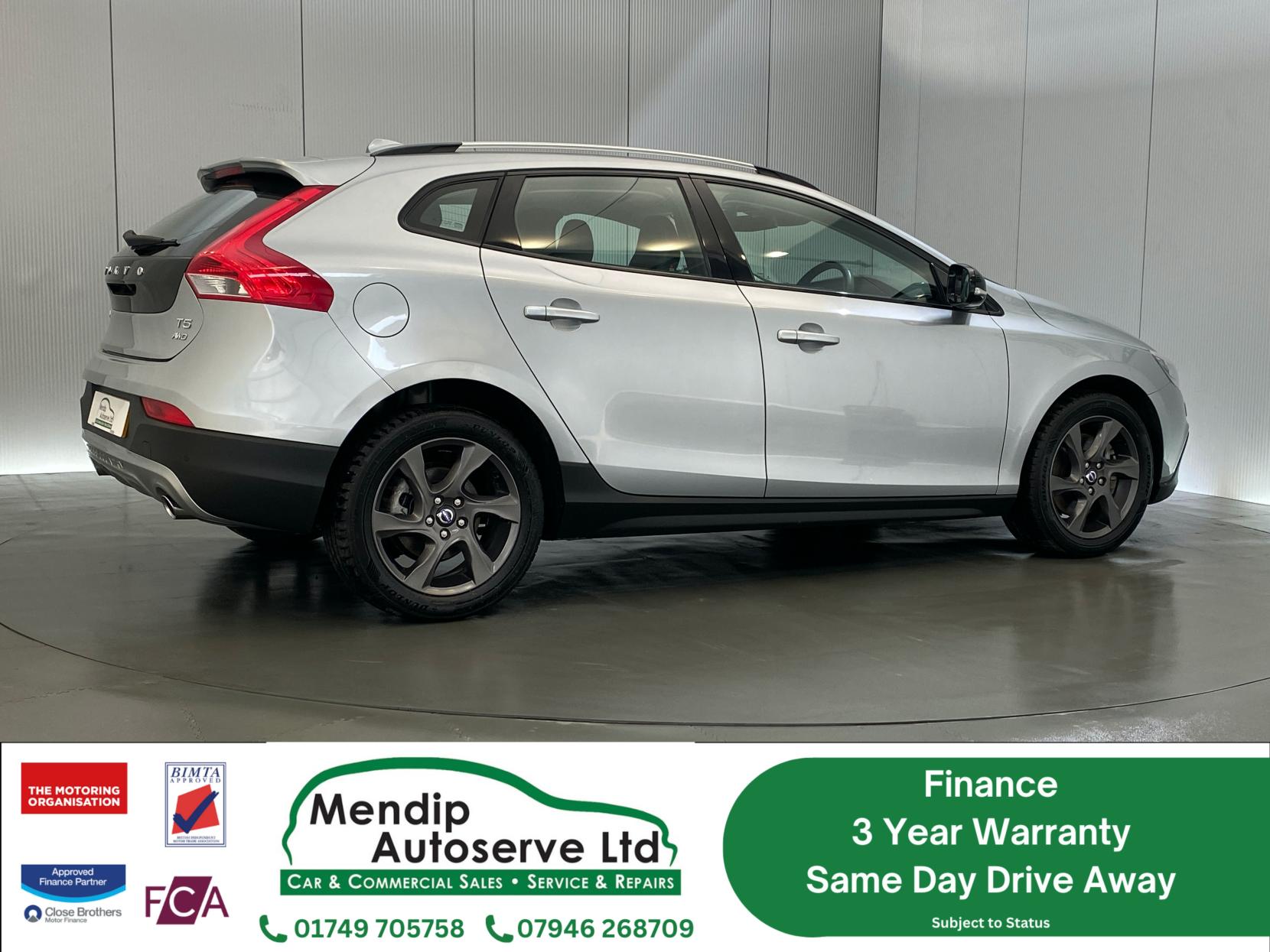 Volvo V40 Cross Country 2.0 T5 Lux Nav Hatchback 5dr Petrol Geartronic AWD Euro 6 (s/s) (245 ps)