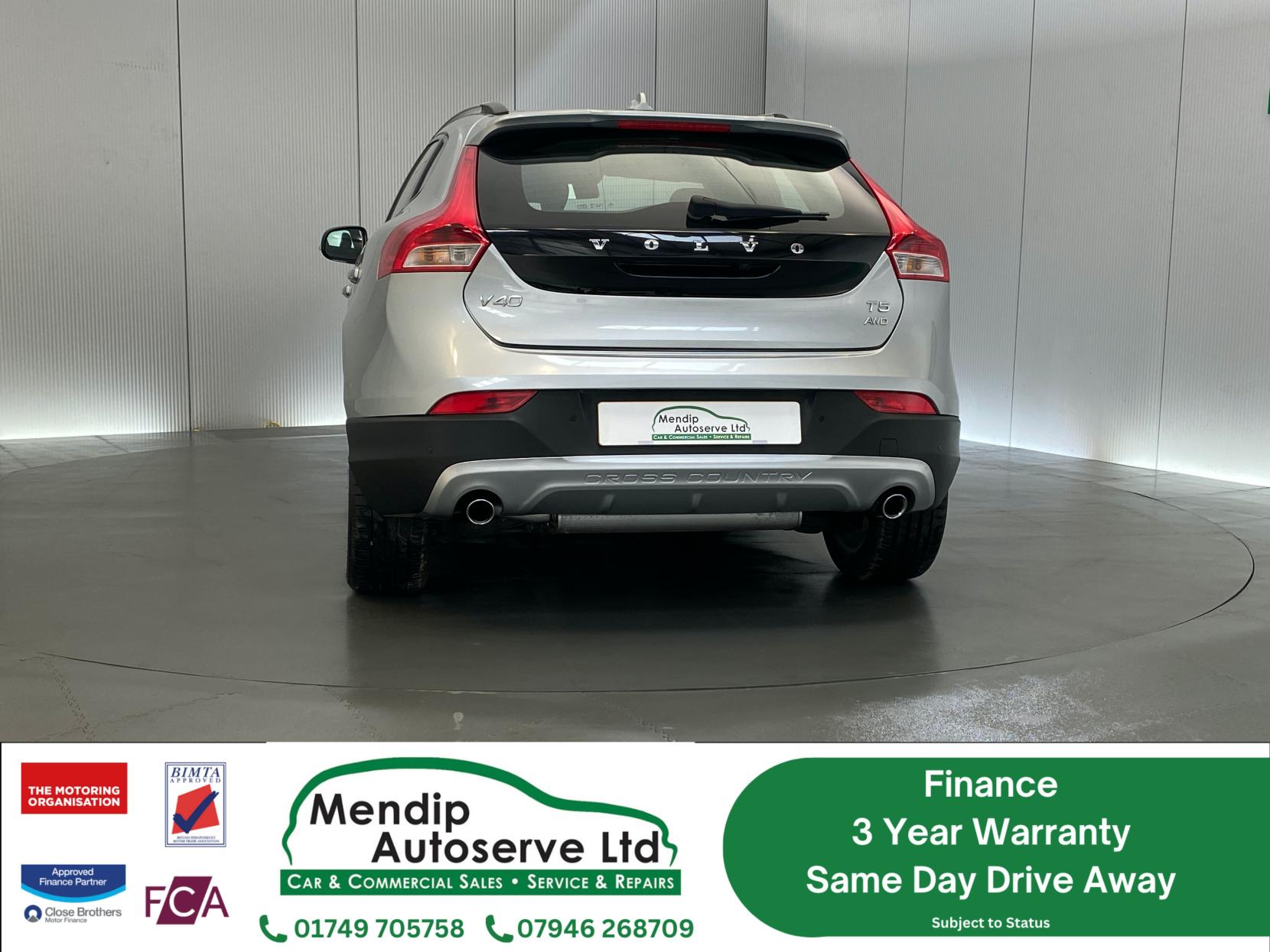 Volvo V40 Cross Country 2.0 T5 Lux Nav Hatchback 5dr Petrol Geartronic AWD Euro 6 (s/s) (245 ps)