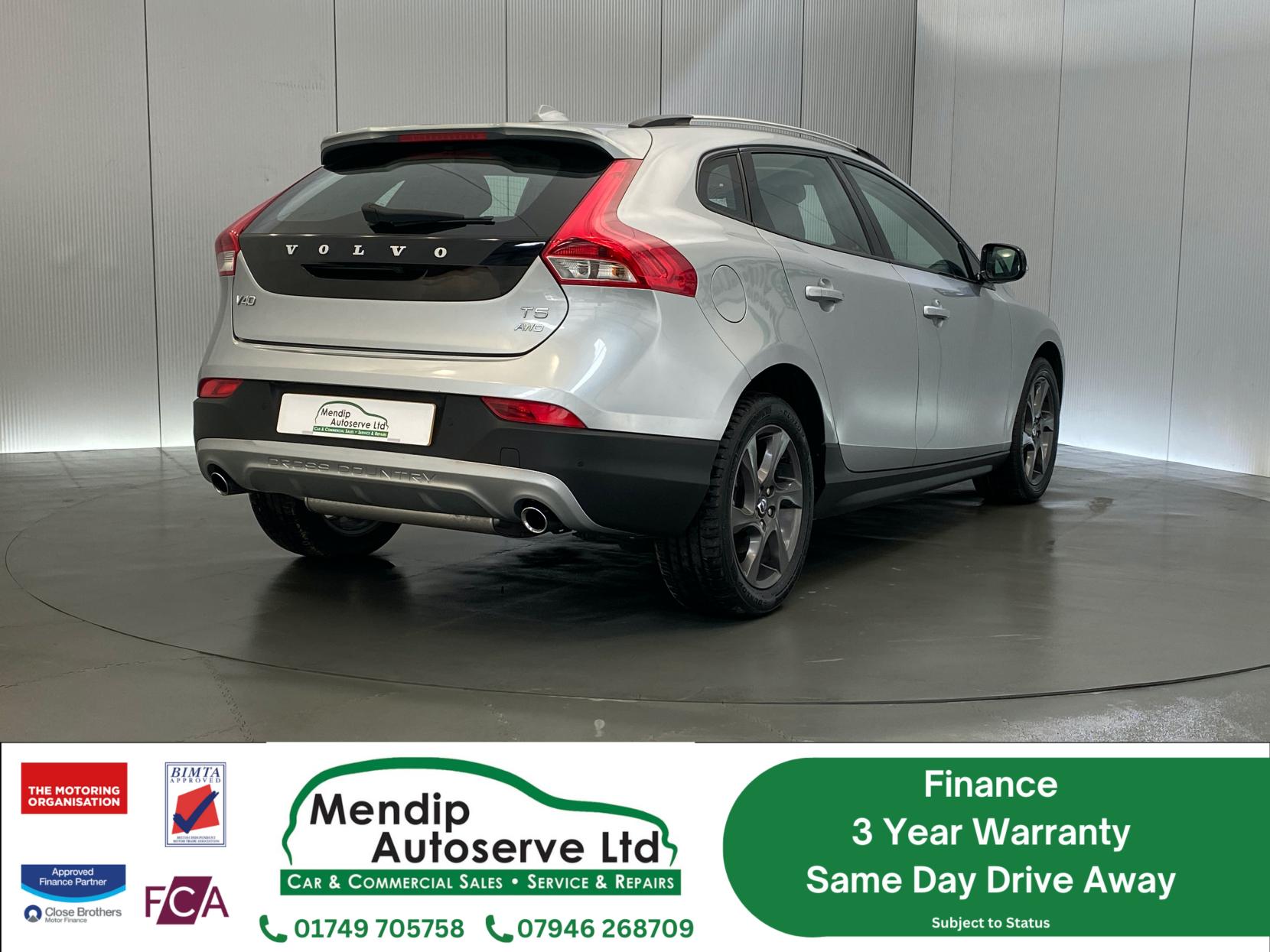 Volvo V40 Cross Country 2.0 T5 Lux Nav Hatchback 5dr Petrol Geartronic AWD Euro 6 (s/s) (245 ps)