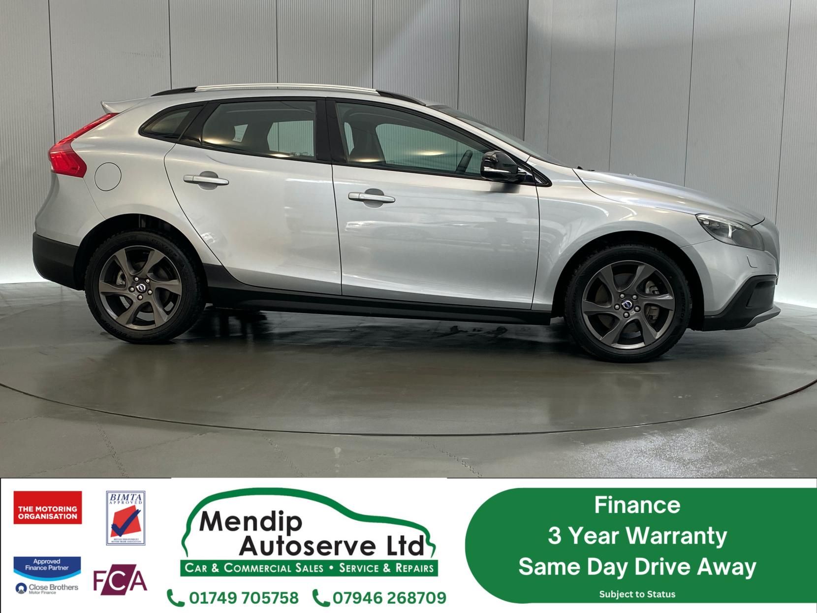 Volvo V40 Cross Country 2.0 T5 Lux Nav Hatchback 5dr Petrol Geartronic AWD Euro 6 (s/s) (245 ps)
