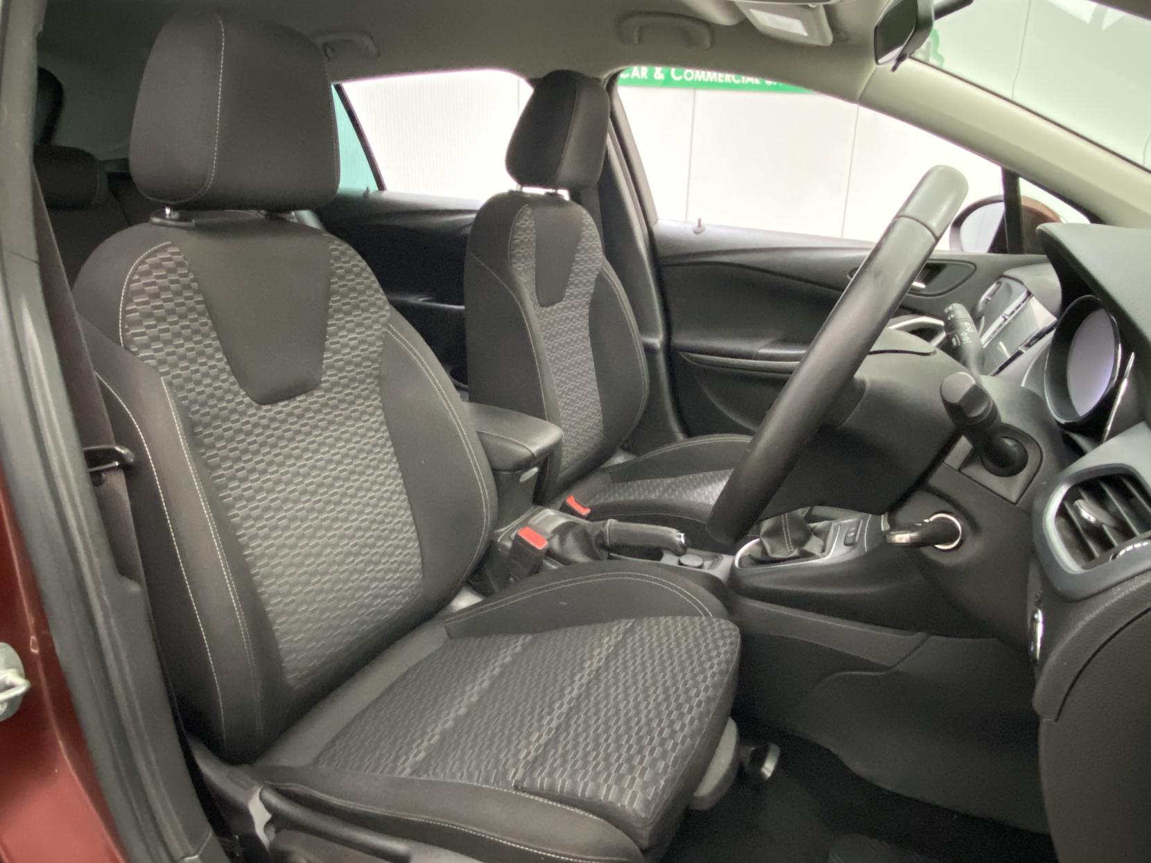 Vauxhall Astra 1.6 CDTi ecoTEC BlueInjection Tech Line Nav Sports Tourer 5dr Diesel Manual Euro 6 (s/s) (110 ps)