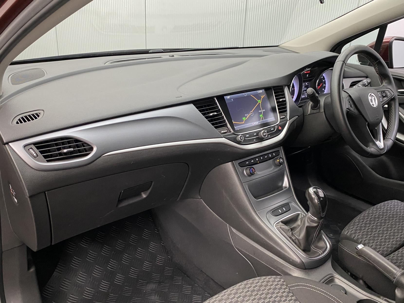 Vauxhall Astra 1.6 CDTi ecoTEC BlueInjection Tech Line Nav Sports Tourer 5dr Diesel Manual Euro 6 (s/s) (110 ps)