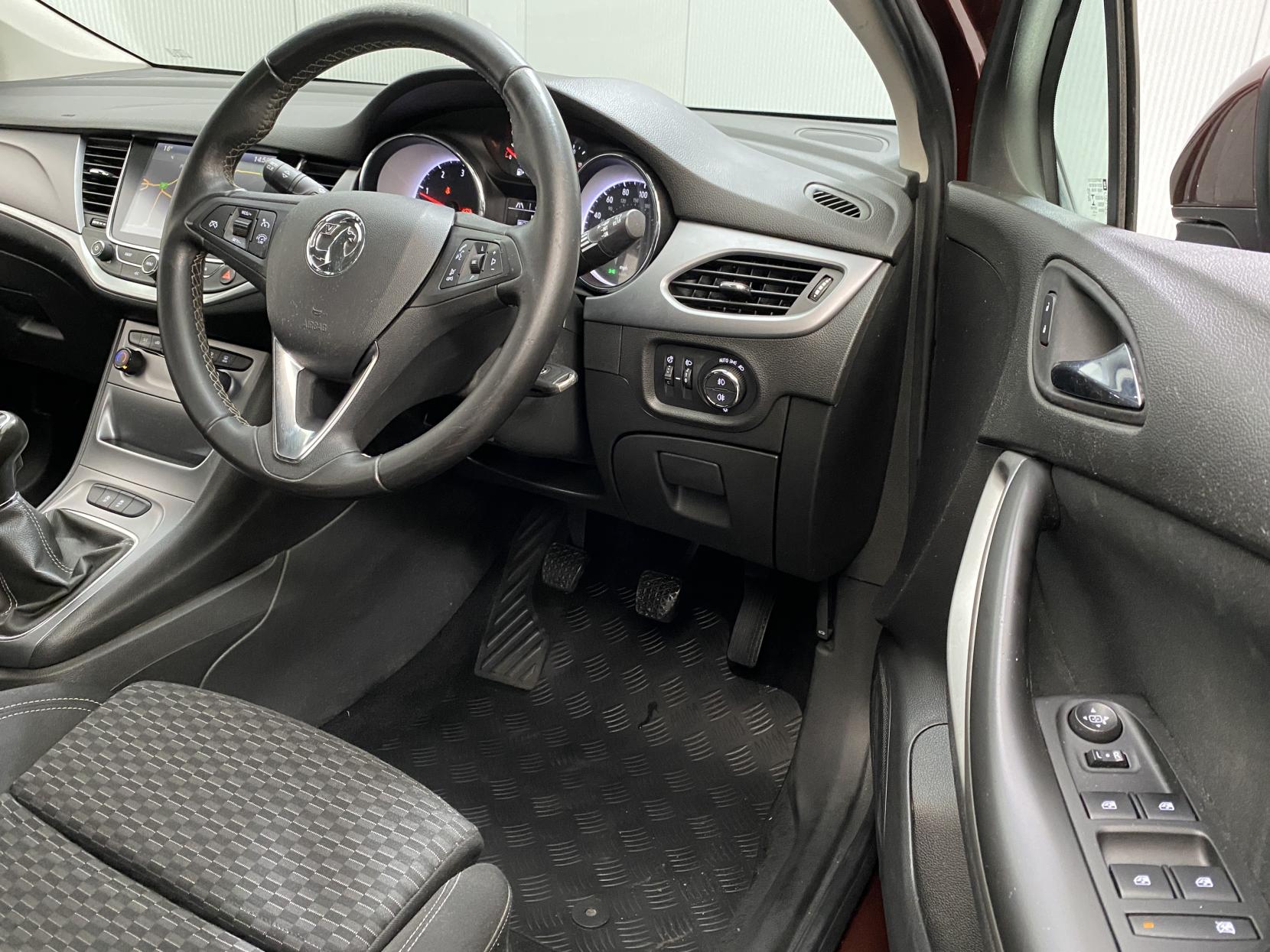 Vauxhall Astra 1.6 CDTi ecoTEC BlueInjection Tech Line Nav Sports Tourer 5dr Diesel Manual Euro 6 (s/s) (110 ps)