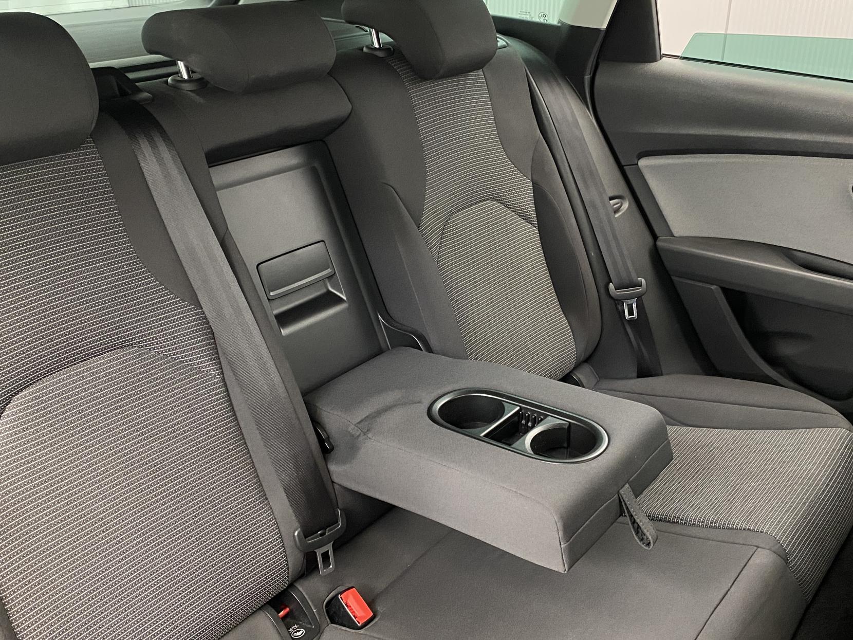 SEAT Leon 1.6 TDI SE Dynamic Technology ST 5dr Diesel Manual Euro 6 (s/s) (115 ps)