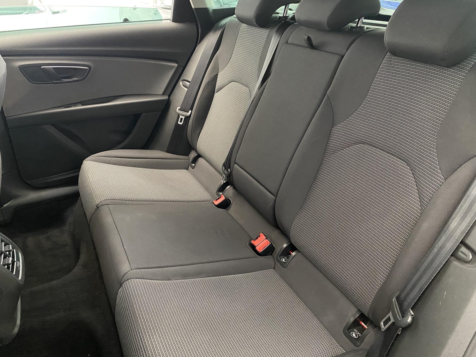 SEAT Leon 1.6 TDI SE Dynamic Technology ST 5dr Diesel Manual Euro 6 (s/s) (115 ps)