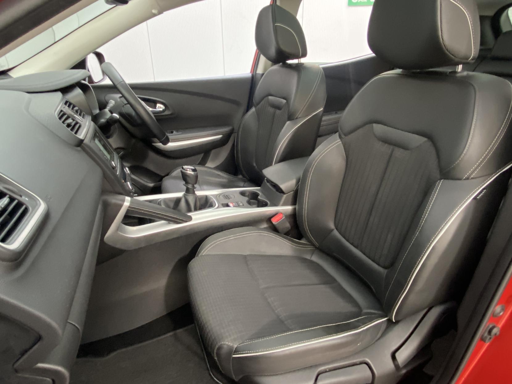 Renault Kadjar 1.5 dCi Signature Nav SUV 5dr Diesel Manual Euro 6 (s/s) (110 ps)
