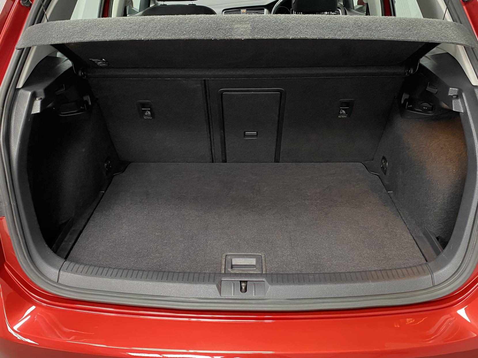 Volkswagen Golf 1.6 TDI BlueMotion Tech SE Hatchback 5dr Diesel Manual Euro 5 (s/s) (105 ps)