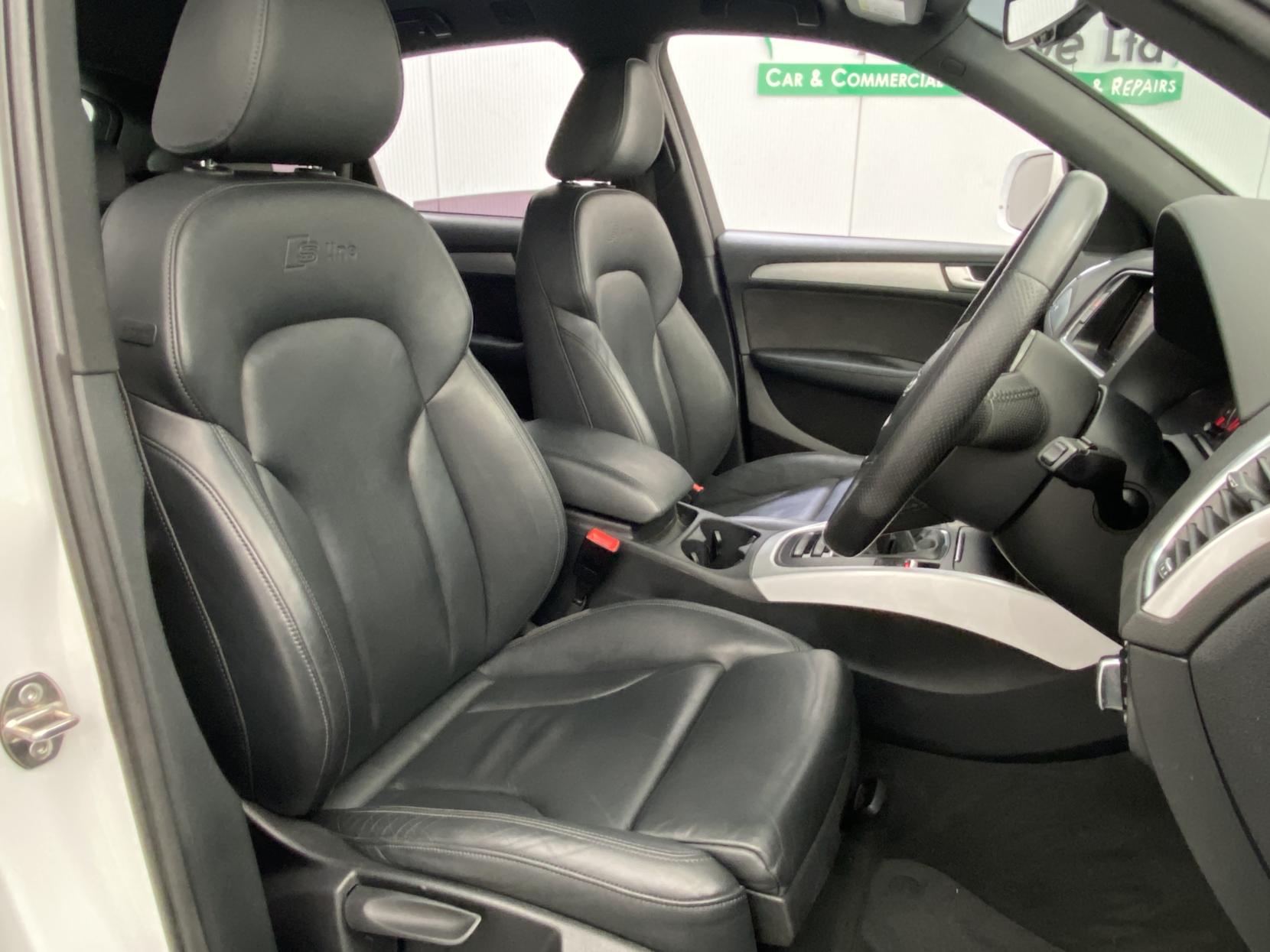 Audi Q5 2.0 TDI S line SUV 5dr Diesel Manual quattro Euro 6 (s/s) (150 ps)