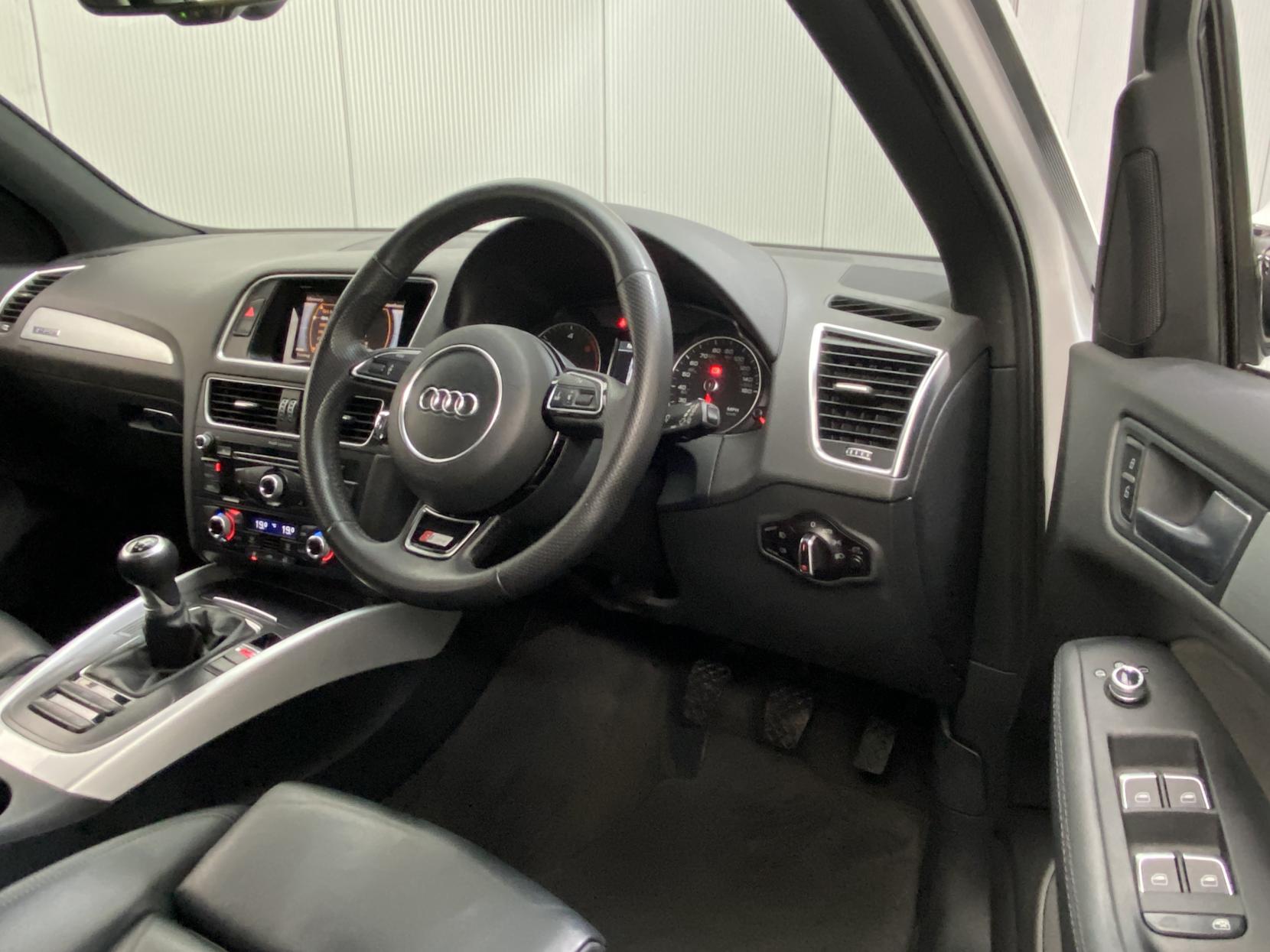 Audi Q5 2.0 TDI S line SUV 5dr Diesel Manual quattro Euro 6 (s/s) (150 ps)