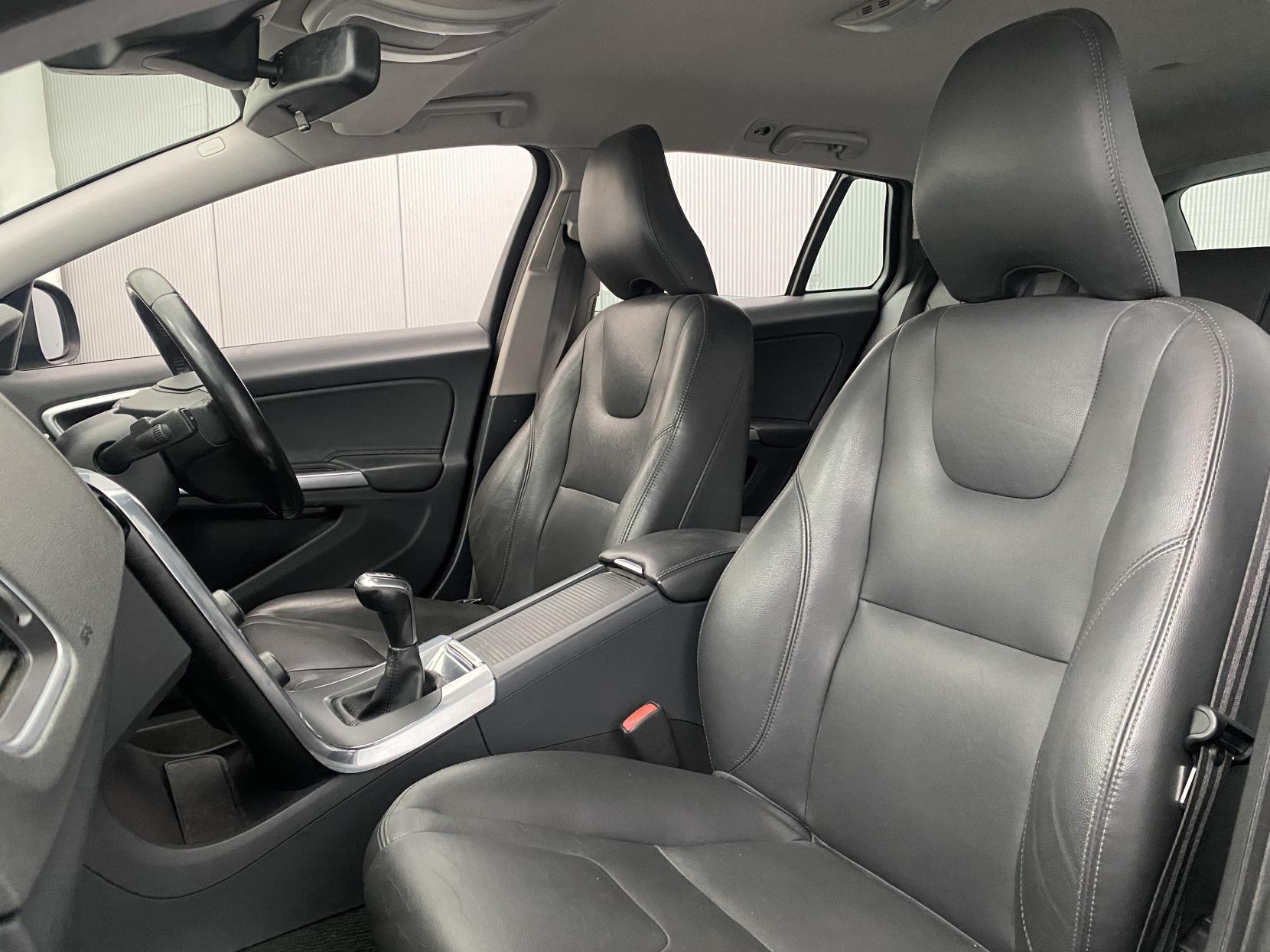 Volvo V60 2.0 D4 Business Edition Estate 5dr Diesel Manual Euro 6 (s/s) (190 ps)