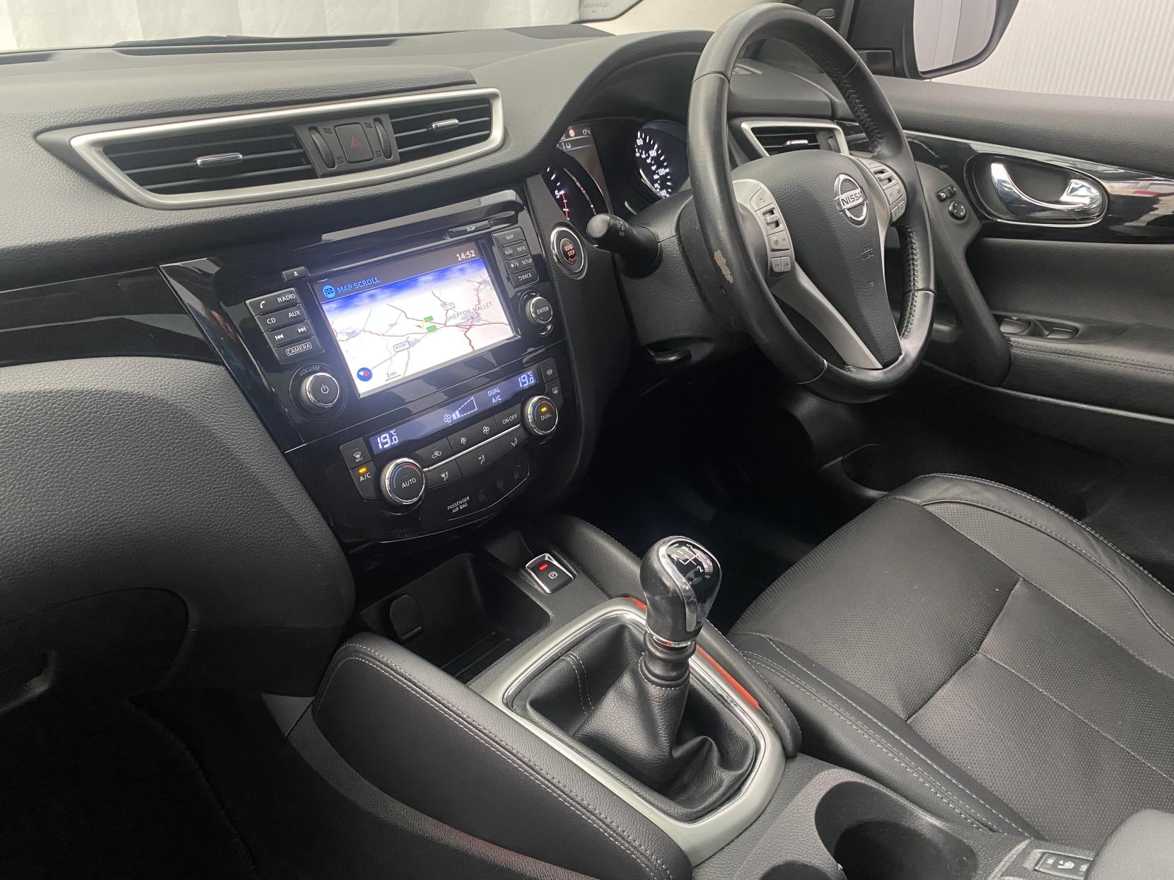 Nissan Qashqai 1.5 dCi Tekna SUV 5dr Diesel Manual 2WD Euro 6 (s/s) (110 ps)