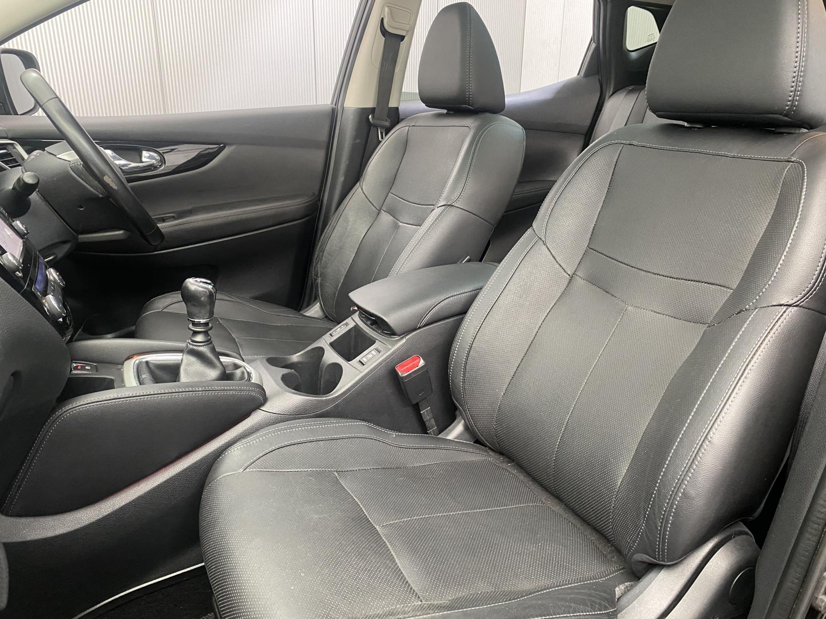 Nissan Qashqai 1.5 dCi Tekna SUV 5dr Diesel Manual 2WD Euro 6 (s/s) (110 ps)