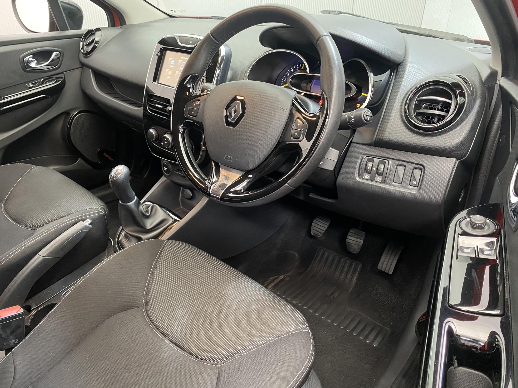 Renault Clio 0.9 TCe Dynamique MediaNav Hatchback 5dr Petrol Manual Euro 5 (s/s) (90 ps)