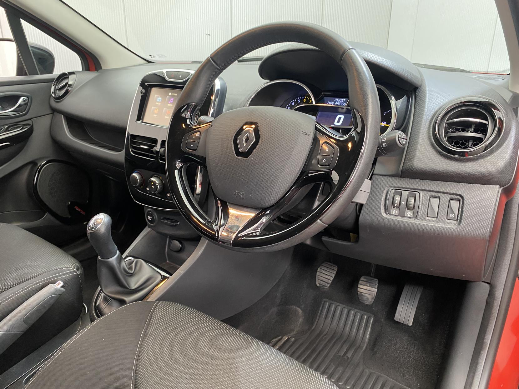 Renault Clio 0.9 TCe Dynamique MediaNav Hatchback 5dr Petrol Manual Euro 5 (s/s) (90 ps)