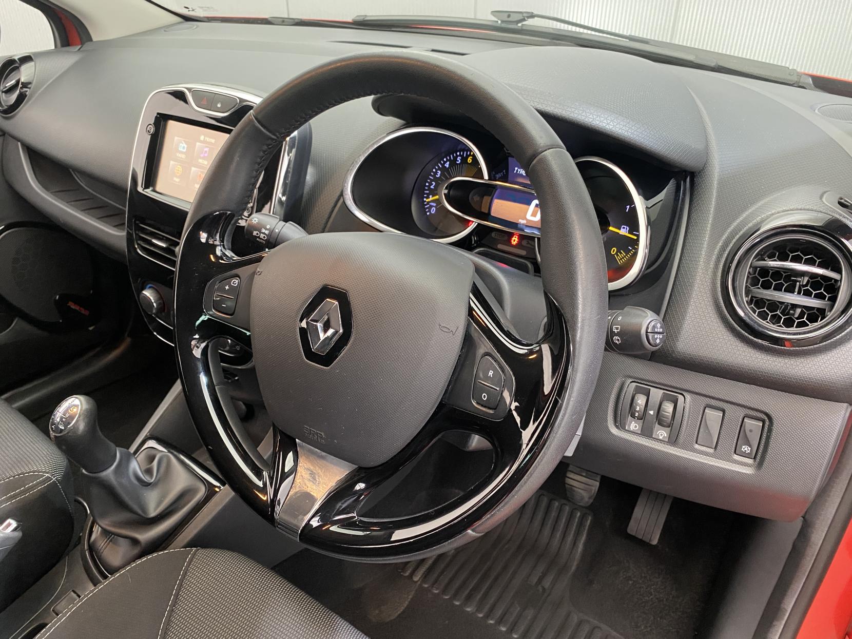 Renault Clio 0.9 TCe Dynamique MediaNav Hatchback 5dr Petrol Manual Euro 5 (s/s) (90 ps)