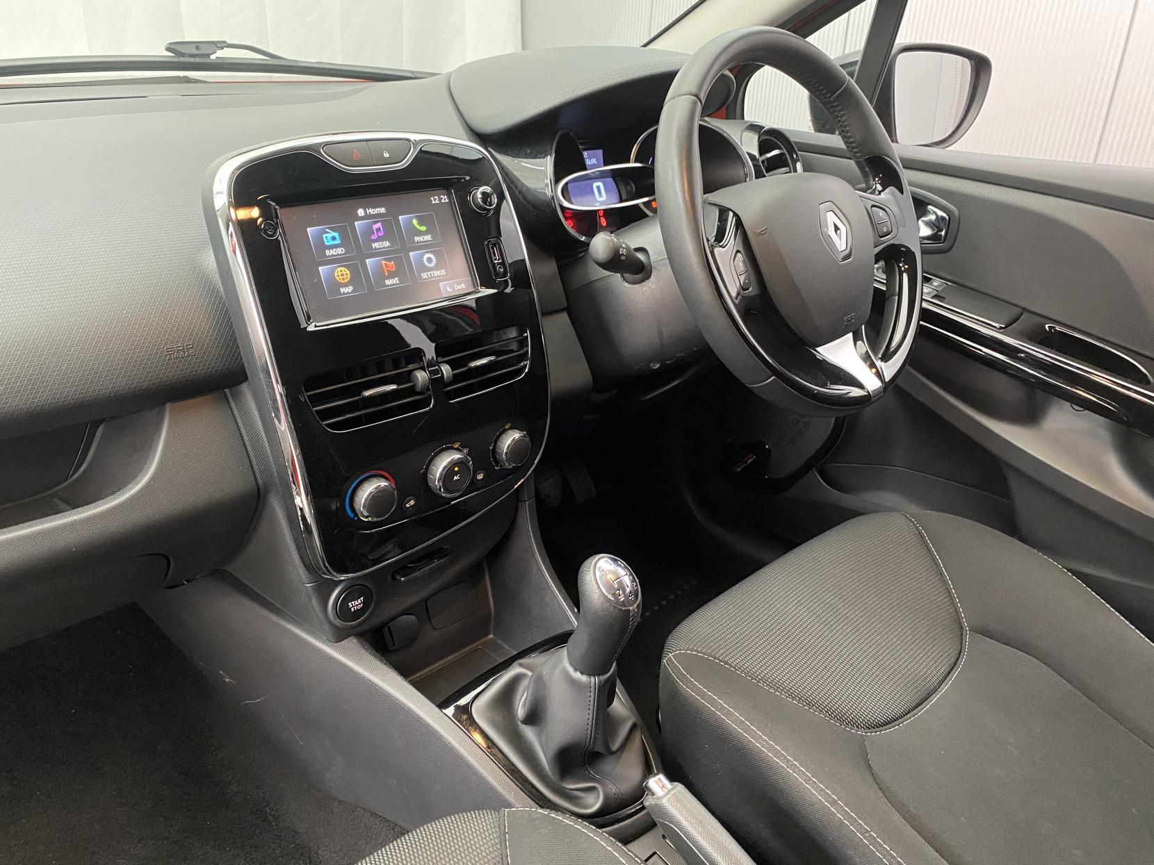 Renault Clio 0.9 TCe Dynamique MediaNav Hatchback 5dr Petrol Manual Euro 5 (s/s) (90 ps)