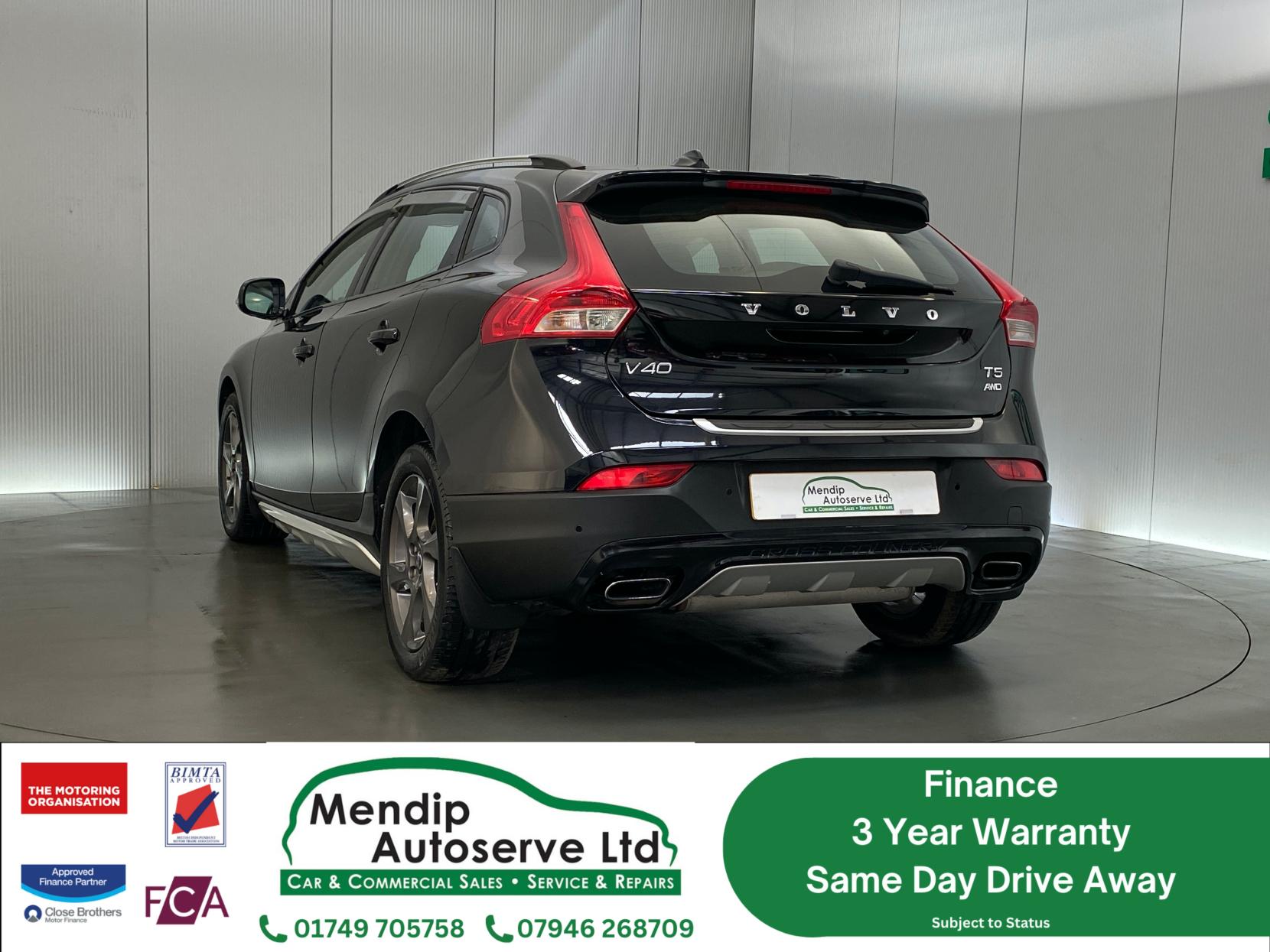 Volvo V40 Cross Country 2.0 T5 Lux Nav Hatchback 5dr Petrol Geartronic AWD Euro 6 (s/s) (245 ps)