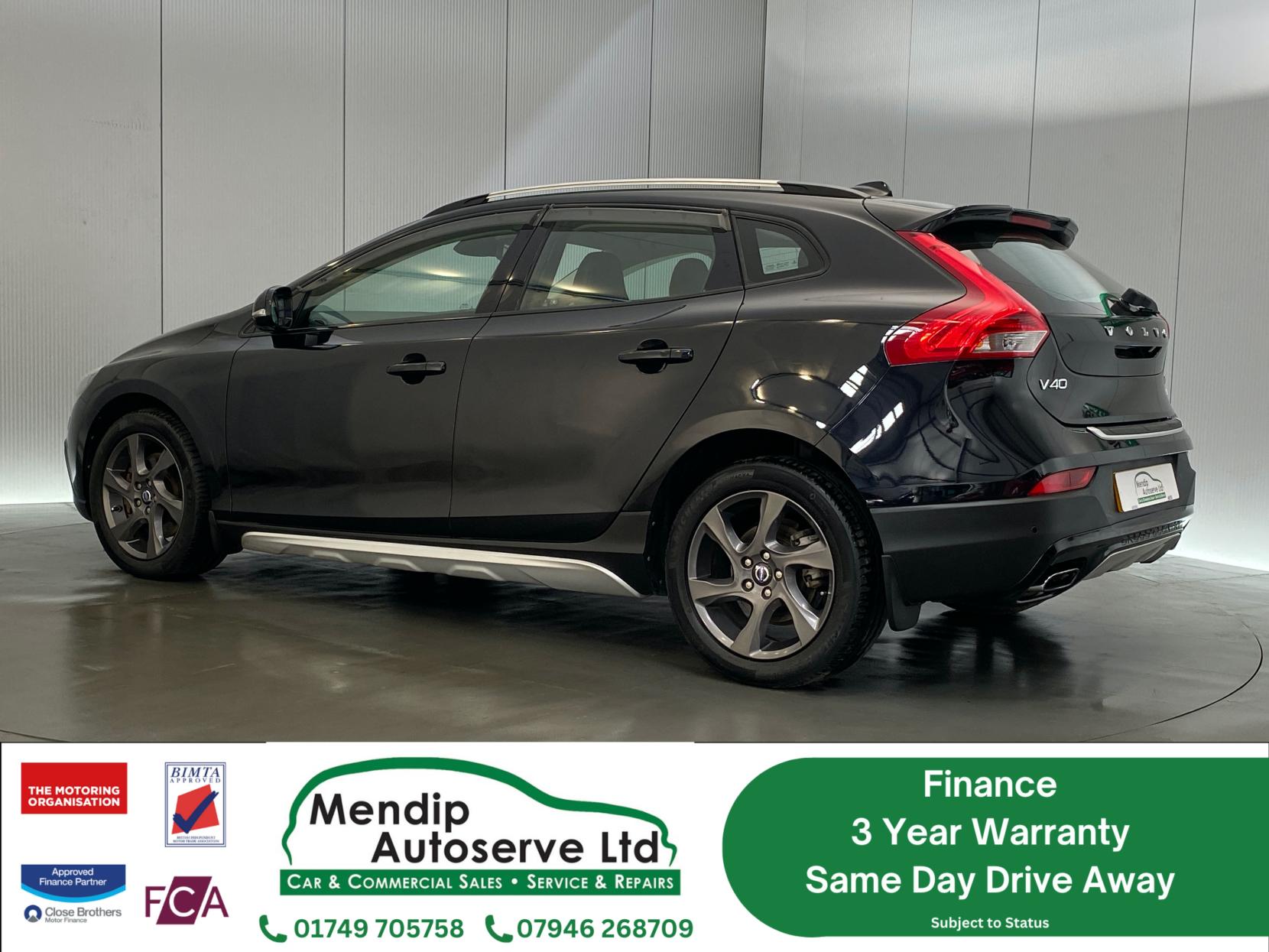 Volvo V40 Cross Country 2.0 T5 Lux Nav Hatchback 5dr Petrol Geartronic AWD Euro 6 (s/s) (245 ps)