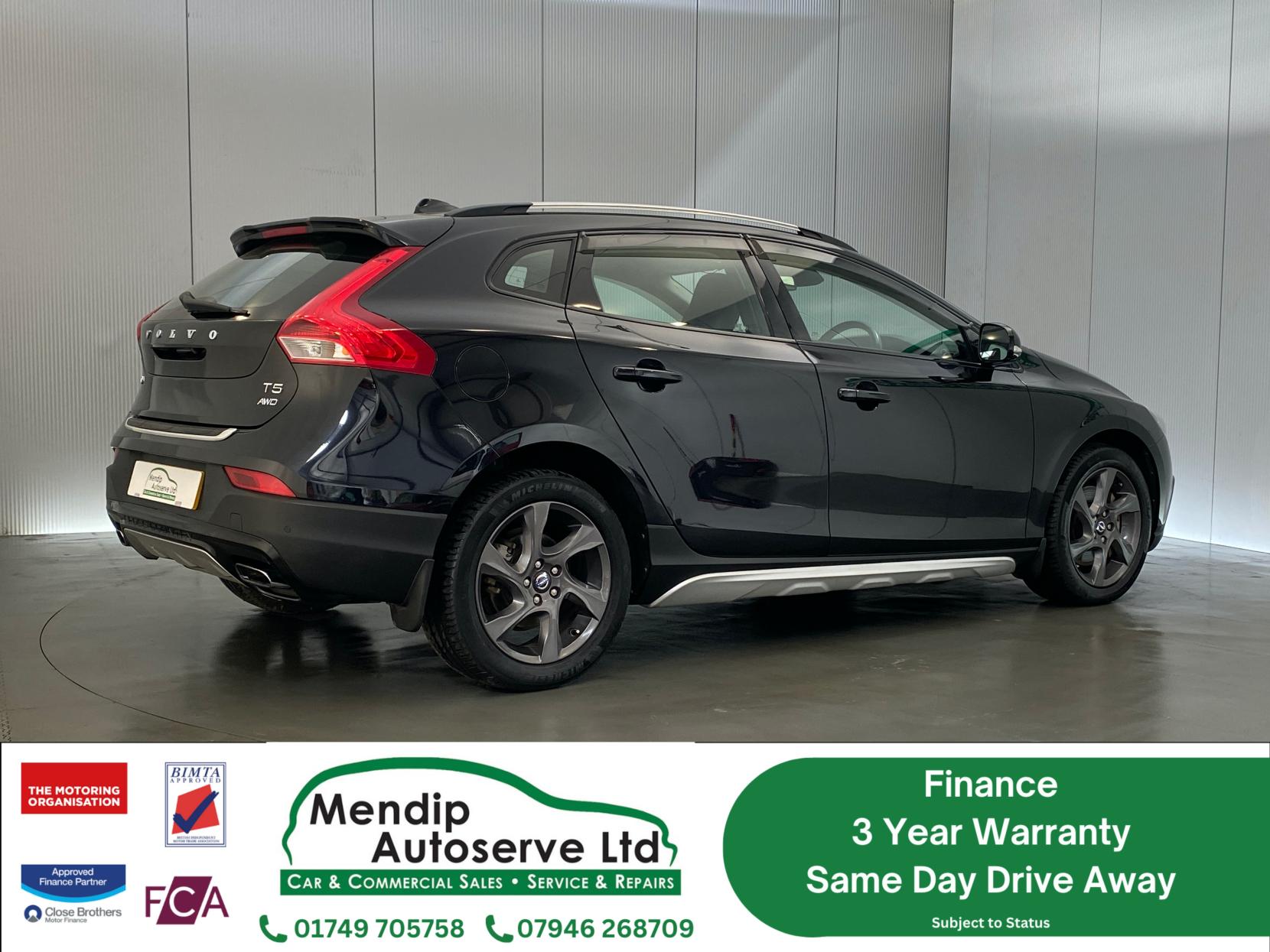 Volvo V40 Cross Country 2.0 T5 Lux Nav Hatchback 5dr Petrol Geartronic AWD Euro 6 (s/s) (245 ps)