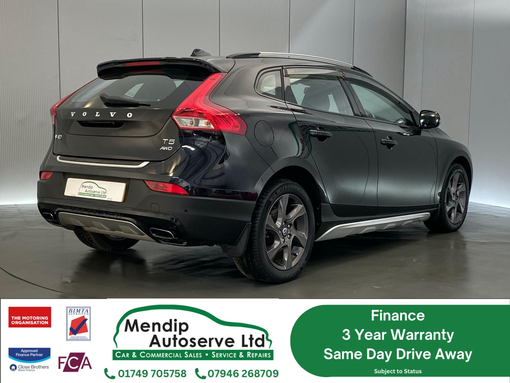 Volvo V40 Cross Country 2.0 T5 Lux Nav Hatchback 5dr Petrol Geartronic AWD Euro 6 (s/s) (245 ps)