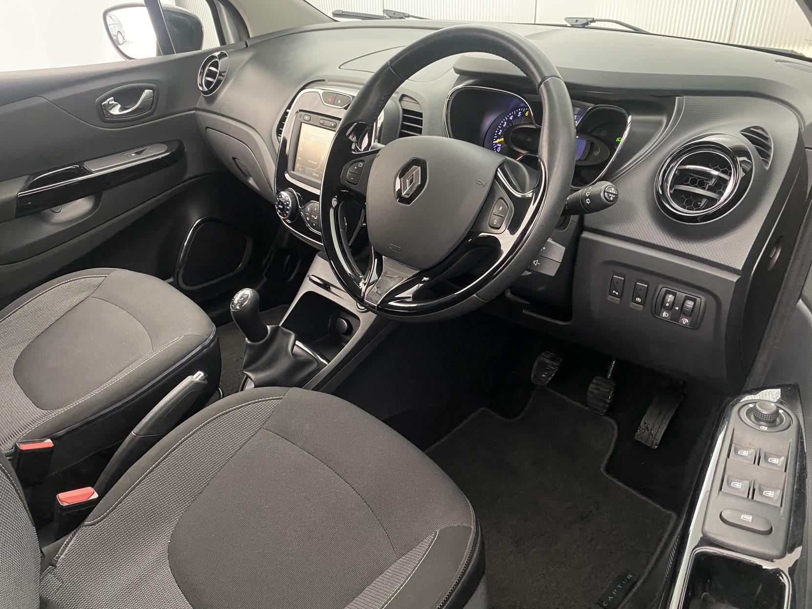 Renault Captur 0.9 TCe ENERGY Dynamique S MediaNav SUV 5dr Petrol Manual Euro 5 (s/s) (90 ps)