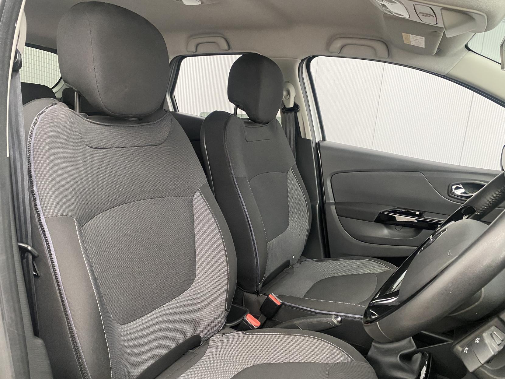 Renault Captur 0.9 TCe ENERGY Dynamique S MediaNav SUV 5dr Petrol Manual Euro 5 (s/s) (90 ps)