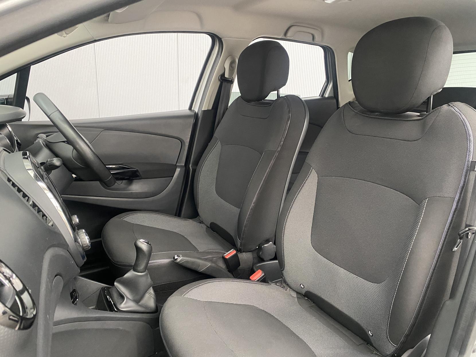 Renault Captur 0.9 TCe ENERGY Dynamique S MediaNav SUV 5dr Petrol Manual Euro 5 (s/s) (90 ps)