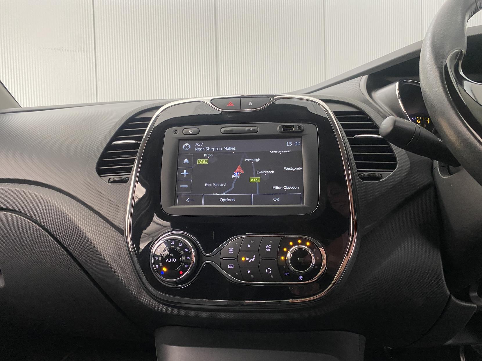 Renault Captur 0.9 TCe ENERGY Dynamique S MediaNav SUV 5dr Petrol Manual Euro 5 (s/s) (90 ps)