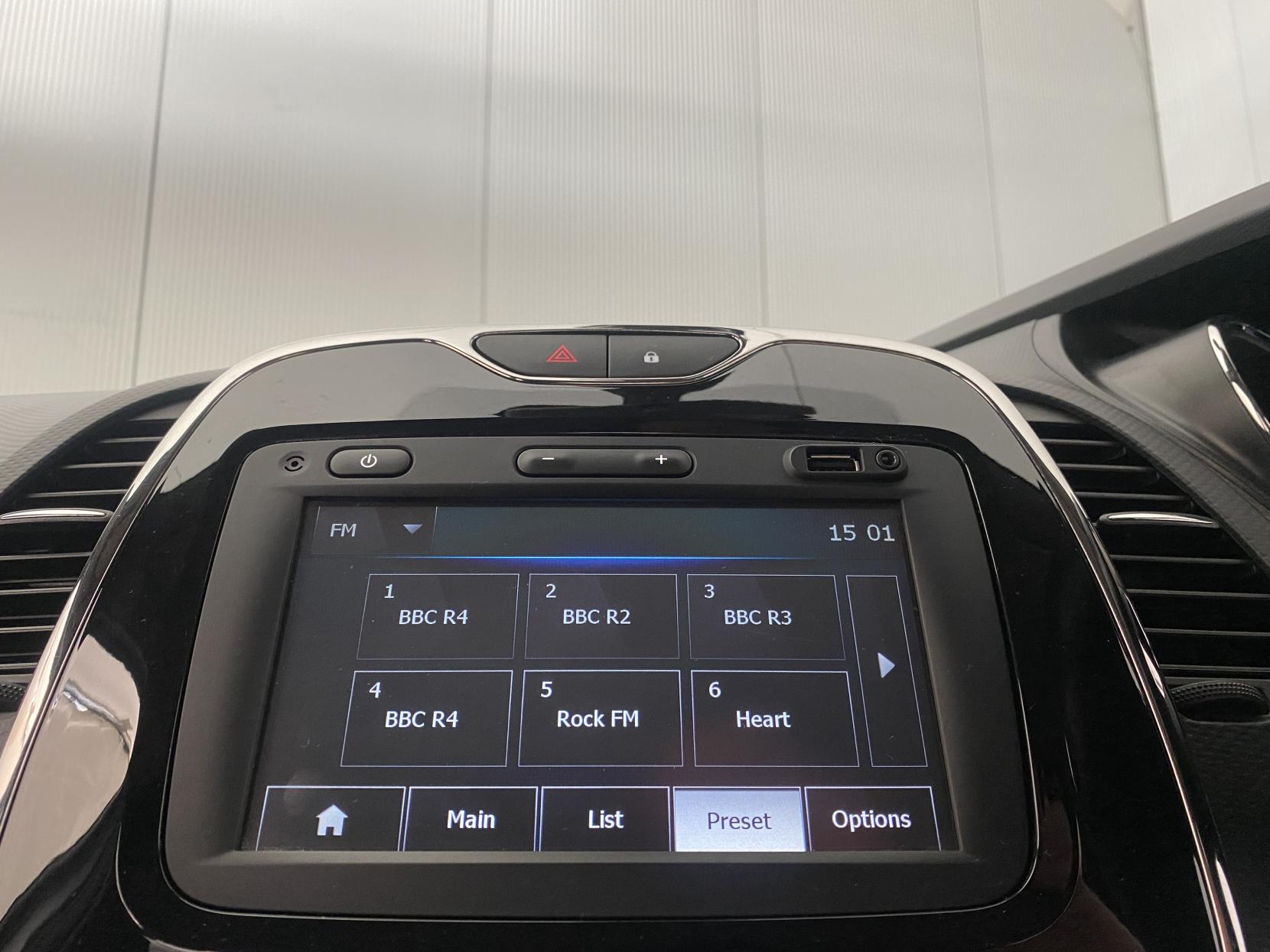 Renault Captur 0.9 TCe ENERGY Dynamique S MediaNav SUV 5dr Petrol Manual Euro 5 (s/s) (90 ps)