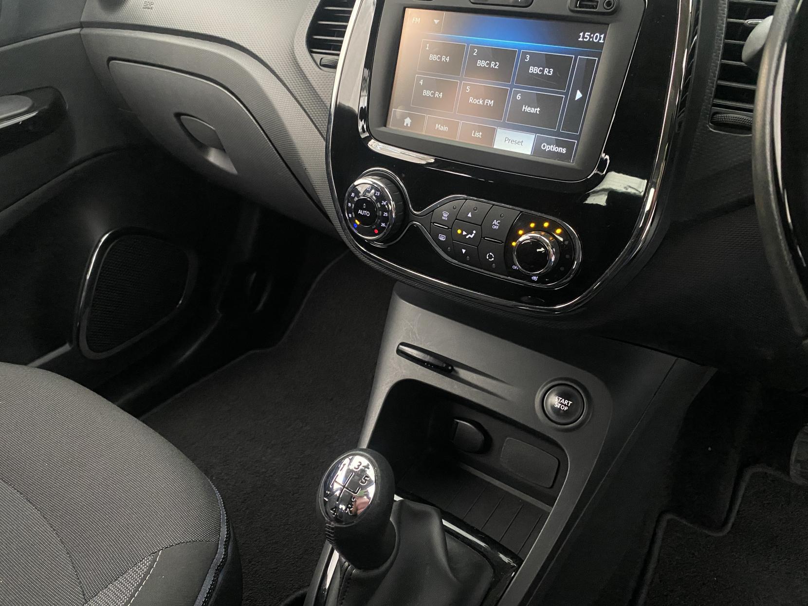 Renault Captur 0.9 TCe ENERGY Dynamique S MediaNav SUV 5dr Petrol Manual Euro 5 (s/s) (90 ps)