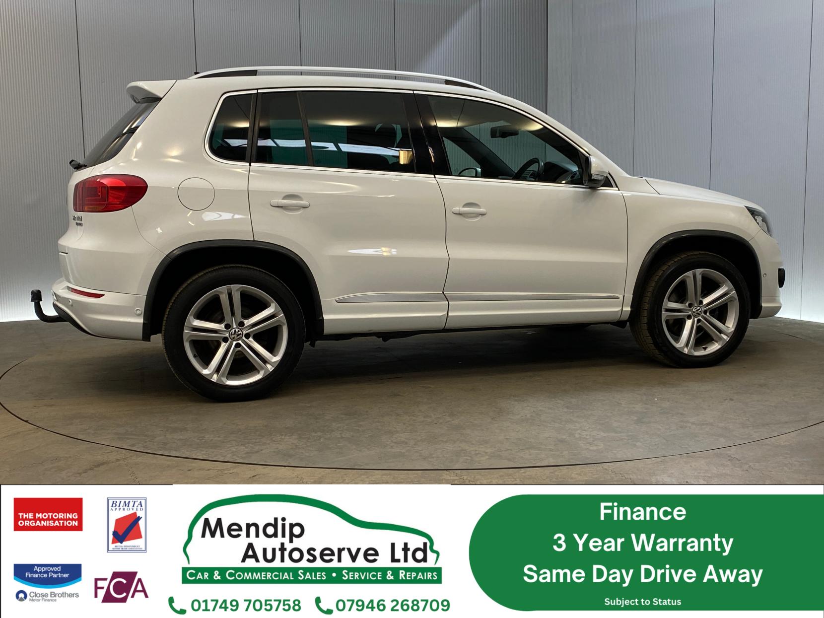 Volkswagen Tiguan 2.0 TDI BlueMotion Tech R-Line SUV 5dr Diesel Manual 4WD Euro 5 (s/s) (Nav) (140 ps)