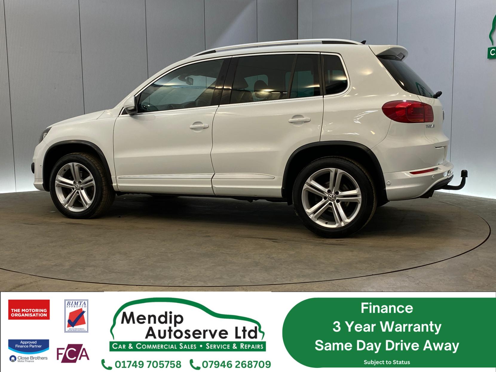 Volkswagen Tiguan 2.0 TDI BlueMotion Tech R-Line SUV 5dr Diesel Manual 4WD Euro 5 (s/s) (Nav) (140 ps)