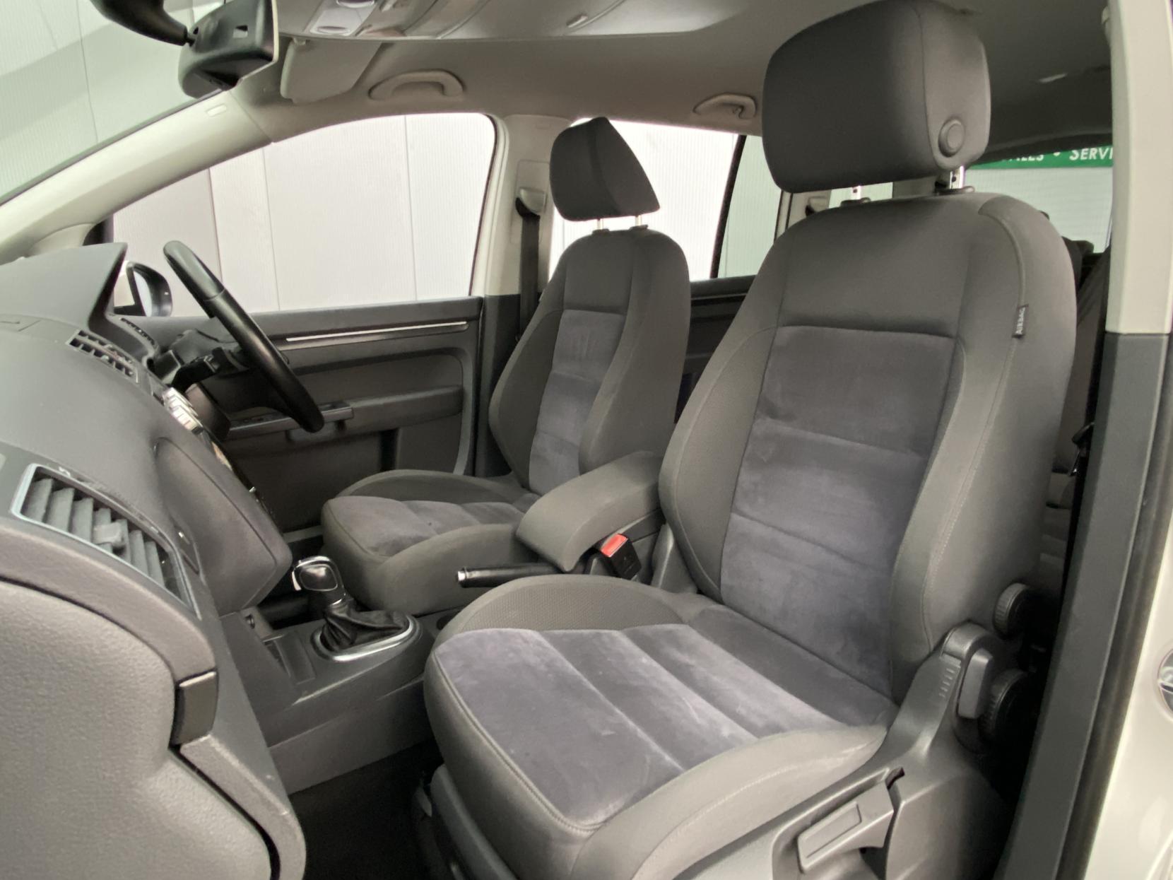 Volkswagen Touran 1.4 TSI SE MPV 5dr Petrol DSG Euro 5 (140 ps)