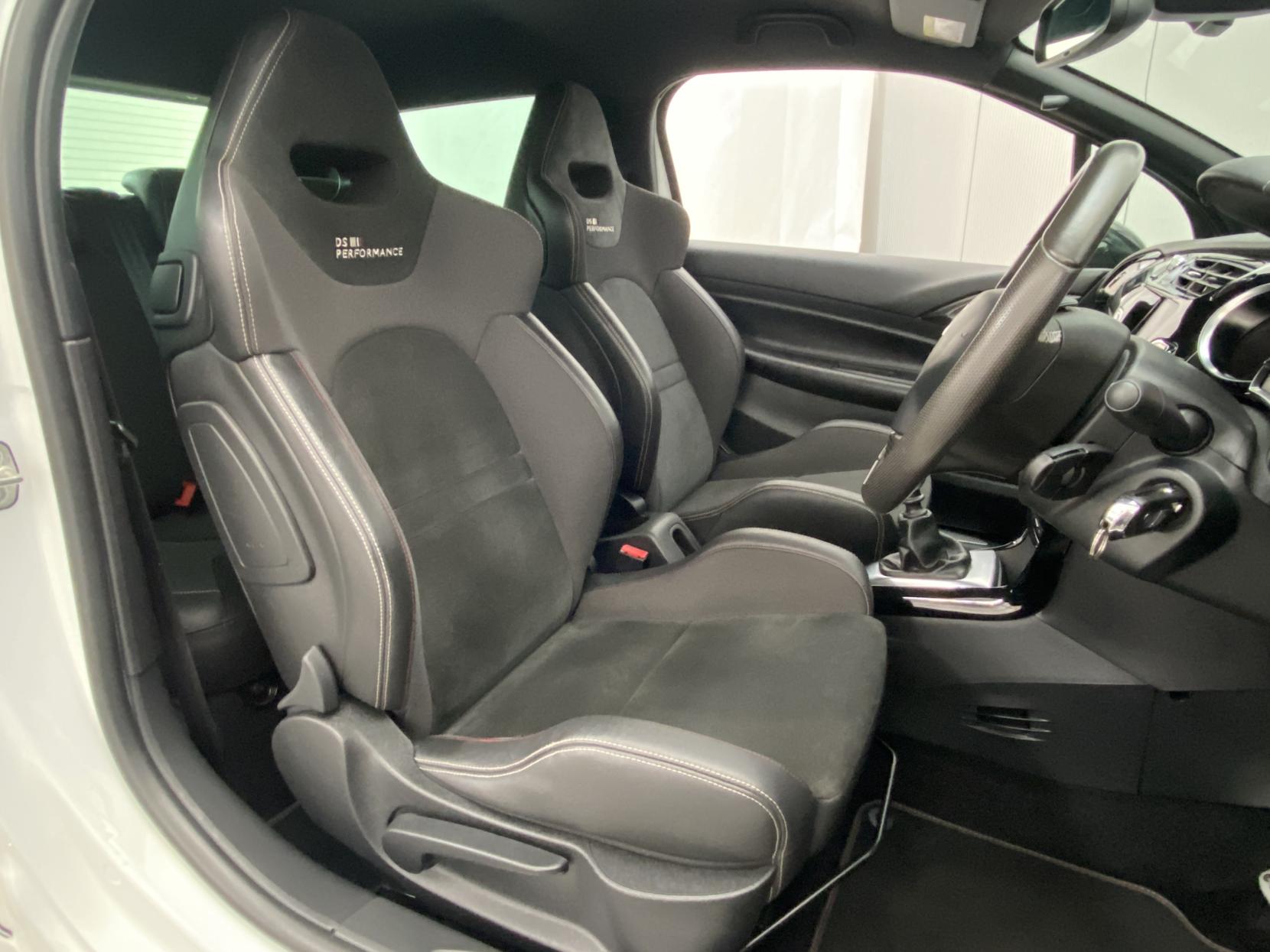 DS AUTOMOBILES DS 3 1.6 THP Performance Hatchback 3dr Petrol Manual Euro 6 (s/s) (210 ps)