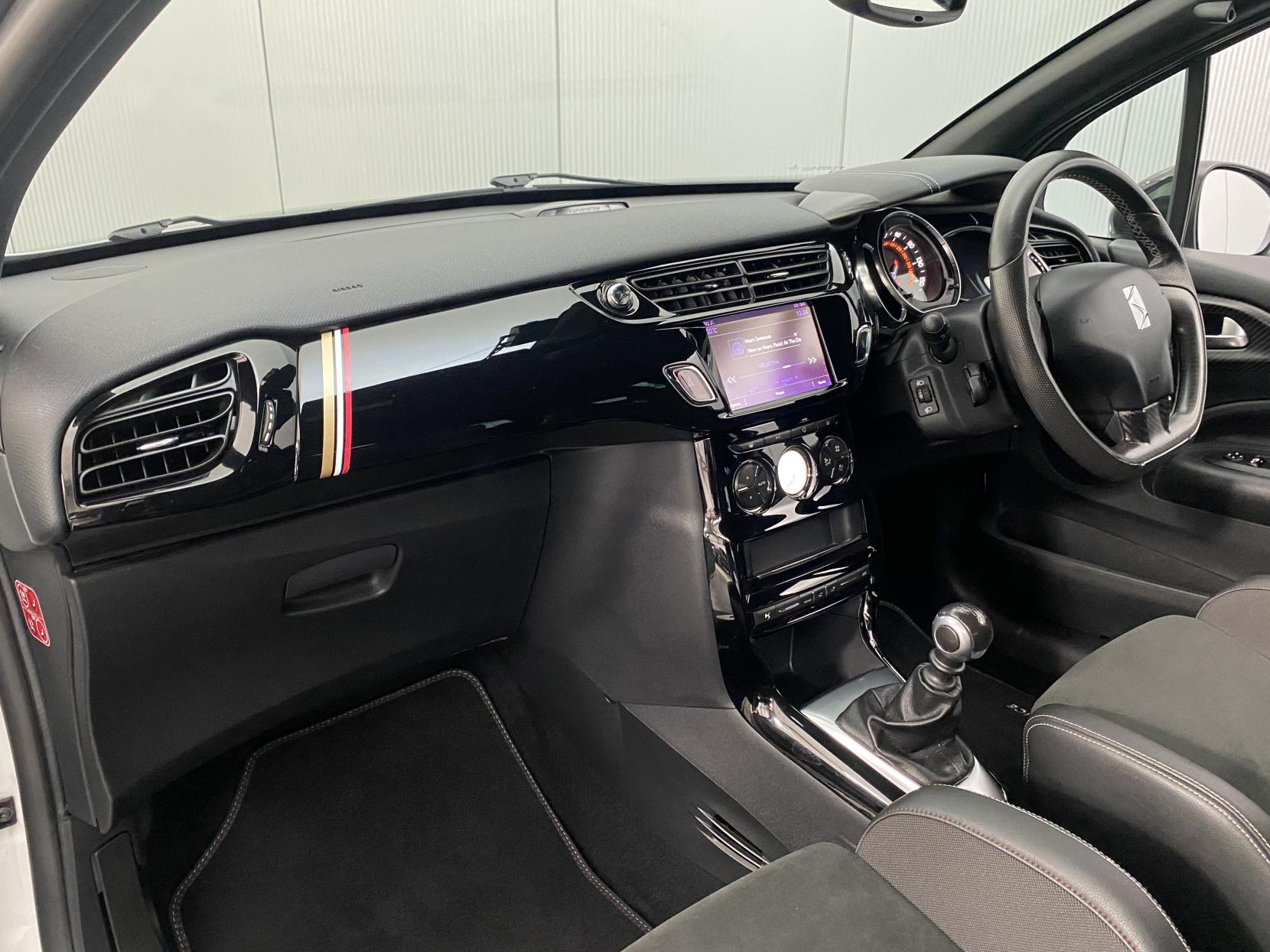 DS AUTOMOBILES DS 3 1.6 THP Performance Hatchback 3dr Petrol Manual Euro 6 (s/s) (210 ps)