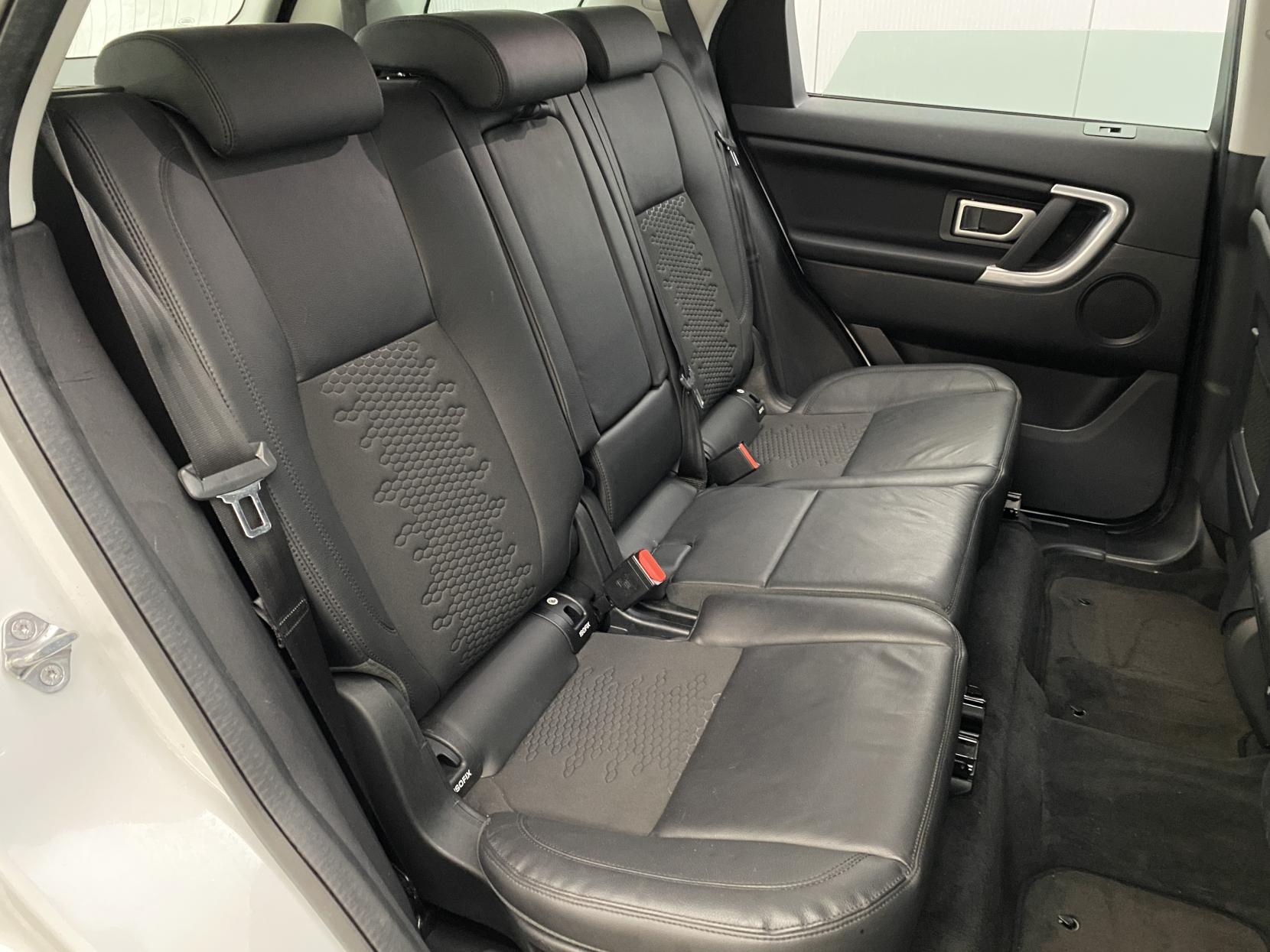 Land Rover Discovery Sport 2.0 TD4 SE Tech SUV 5dr Diesel Manual 4WD Euro 6 (s/s) (180 ps)