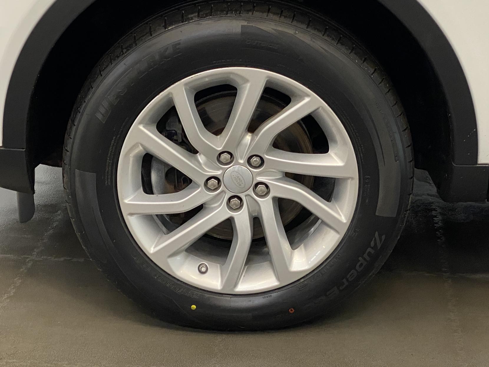 Land Rover Discovery Sport 2.0 TD4 SE Tech SUV 5dr Diesel Manual 4WD Euro 6 (s/s) (180 ps)