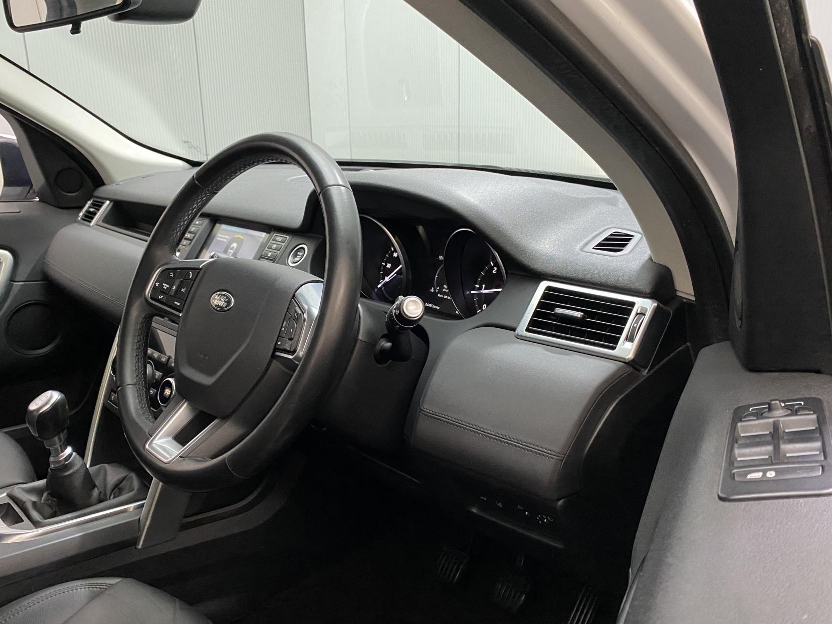 Land Rover Discovery Sport 2.0 TD4 SE Tech SUV 5dr Diesel Manual 4WD Euro 6 (s/s) (180 ps)